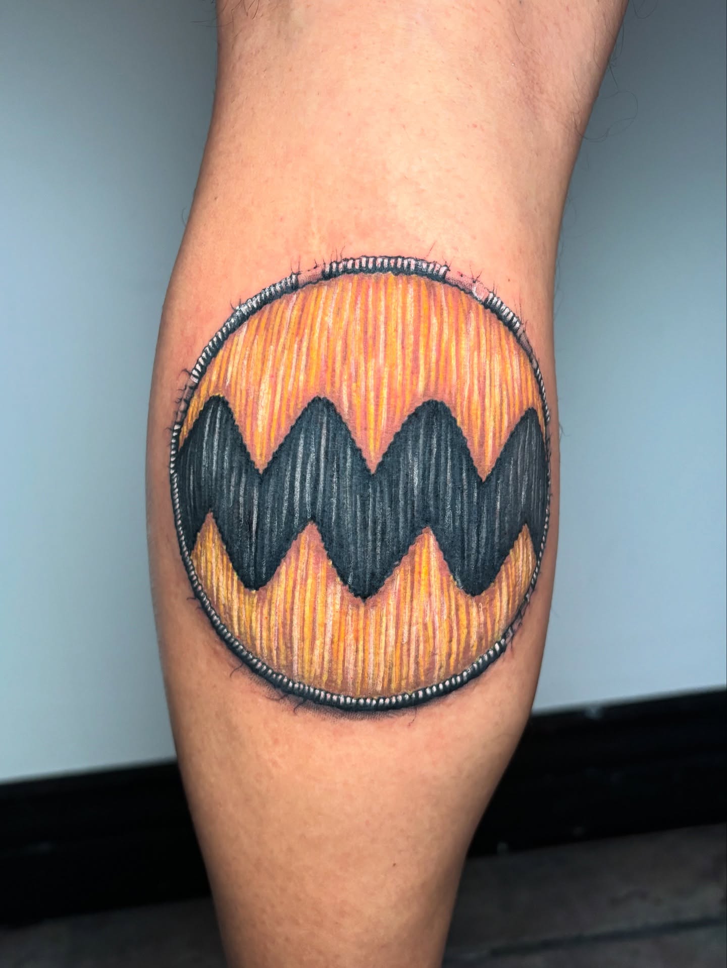 Zigzag pattern black and grey tattoo on the forearm by 𝕮𝖍𝖊𝖞𝖊𝖓𝖓𝖊