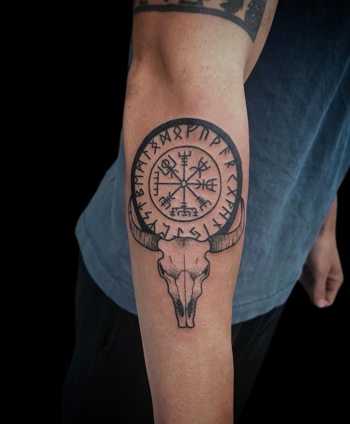Vegvisir and skull black and grey tattoo on the forearm by โงโ โฑ โพ ๐ณ๐๐๐๐๐ โฆ โฑ โโง