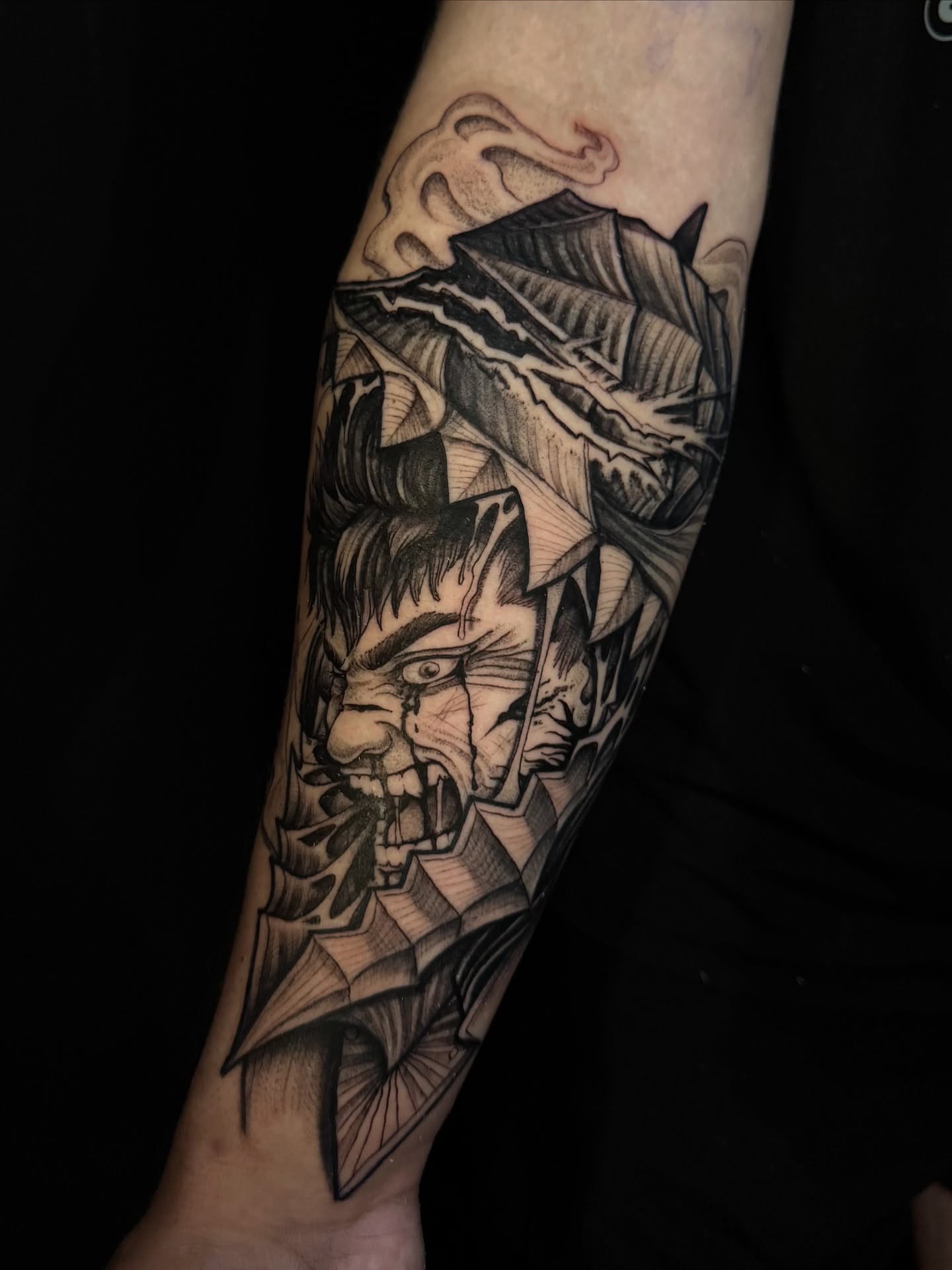 Tattoo by @fragiledagger — black_and_grey, geometric