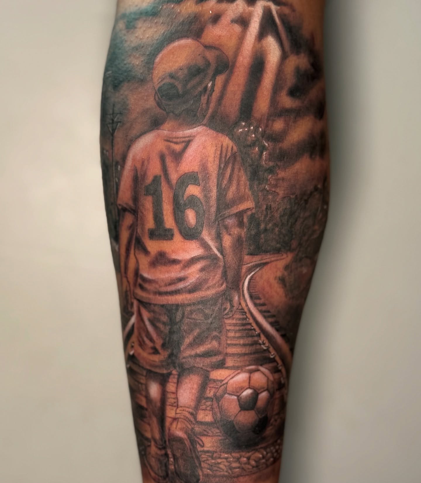 Tattoo by @lasmanosdeltoro — realism, black_and_grey