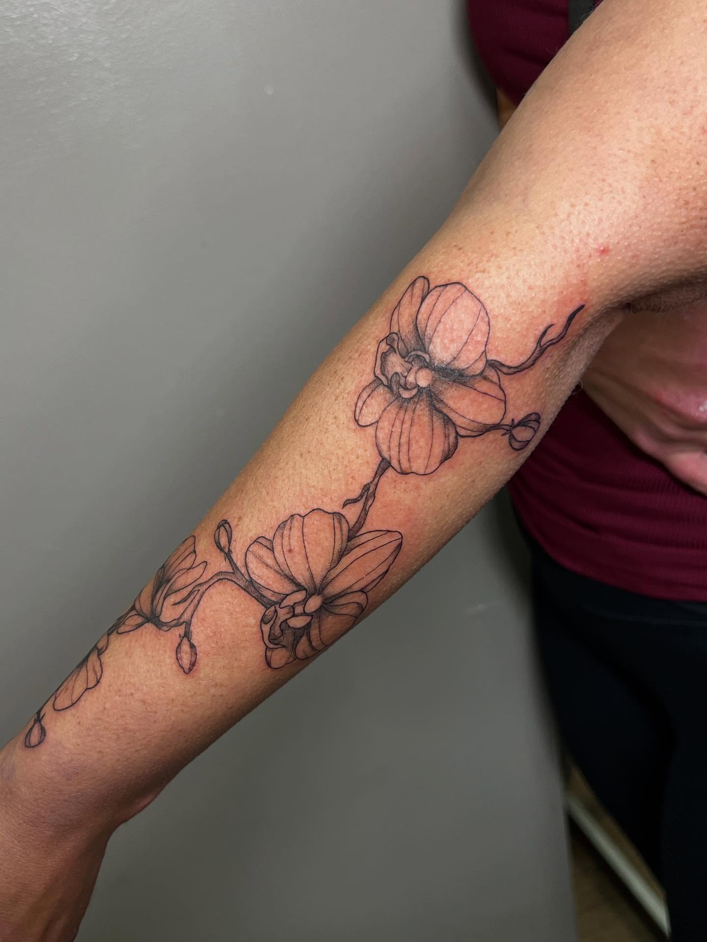 Tattoo by @izzyinktattoos_ — black_and_grey
