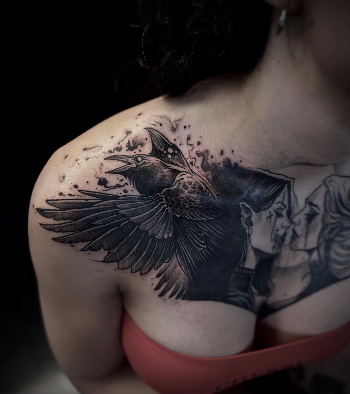Crow and couple realism tattoo on the shoulder by 𝕽𝖎𝖌𝖊𝖗𝖘 𝕳𝖆𝖒𝖟𝖆, San Francisco, California