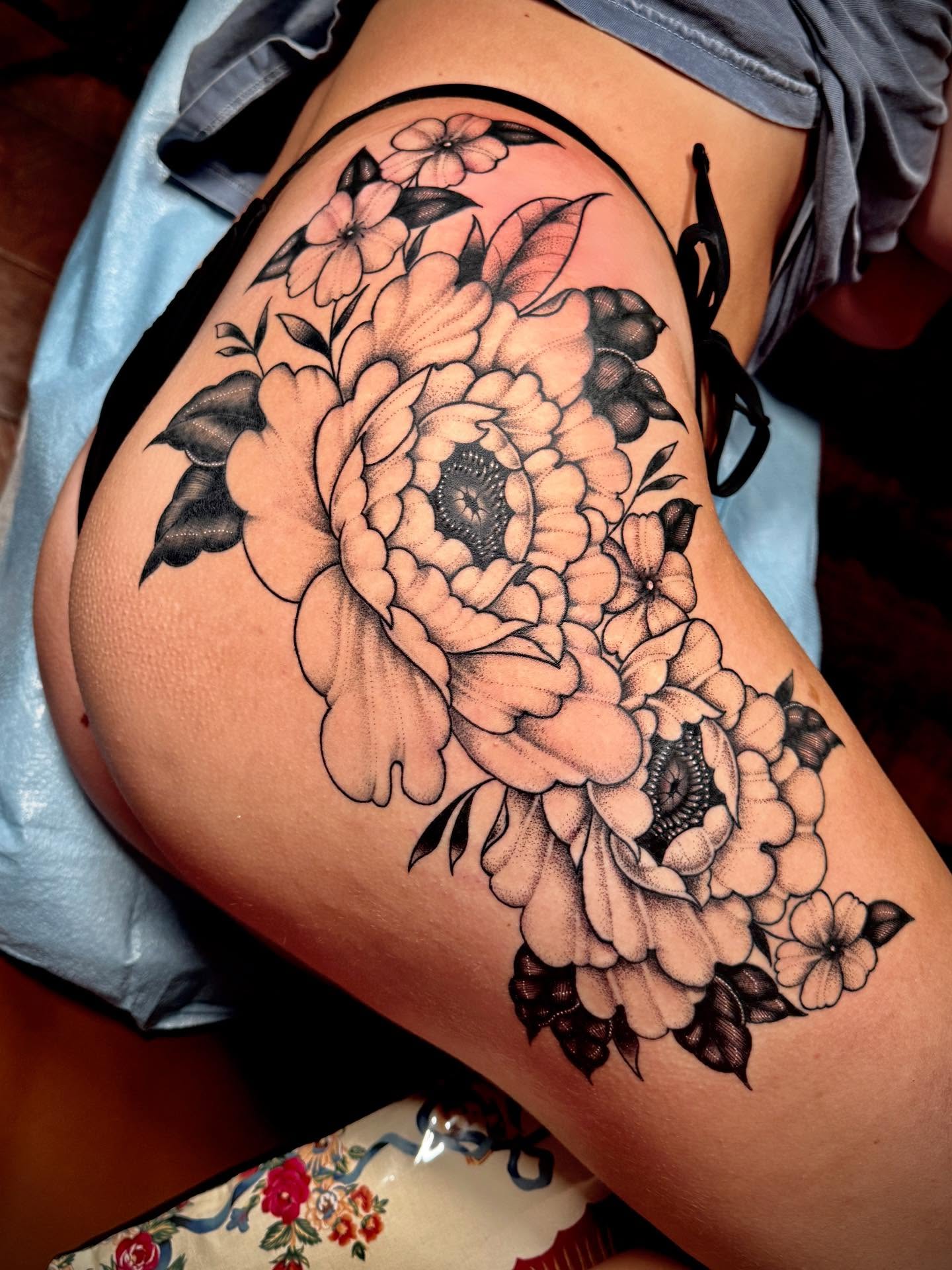 Tattoo by @howler.tattoos โ black_and_grey