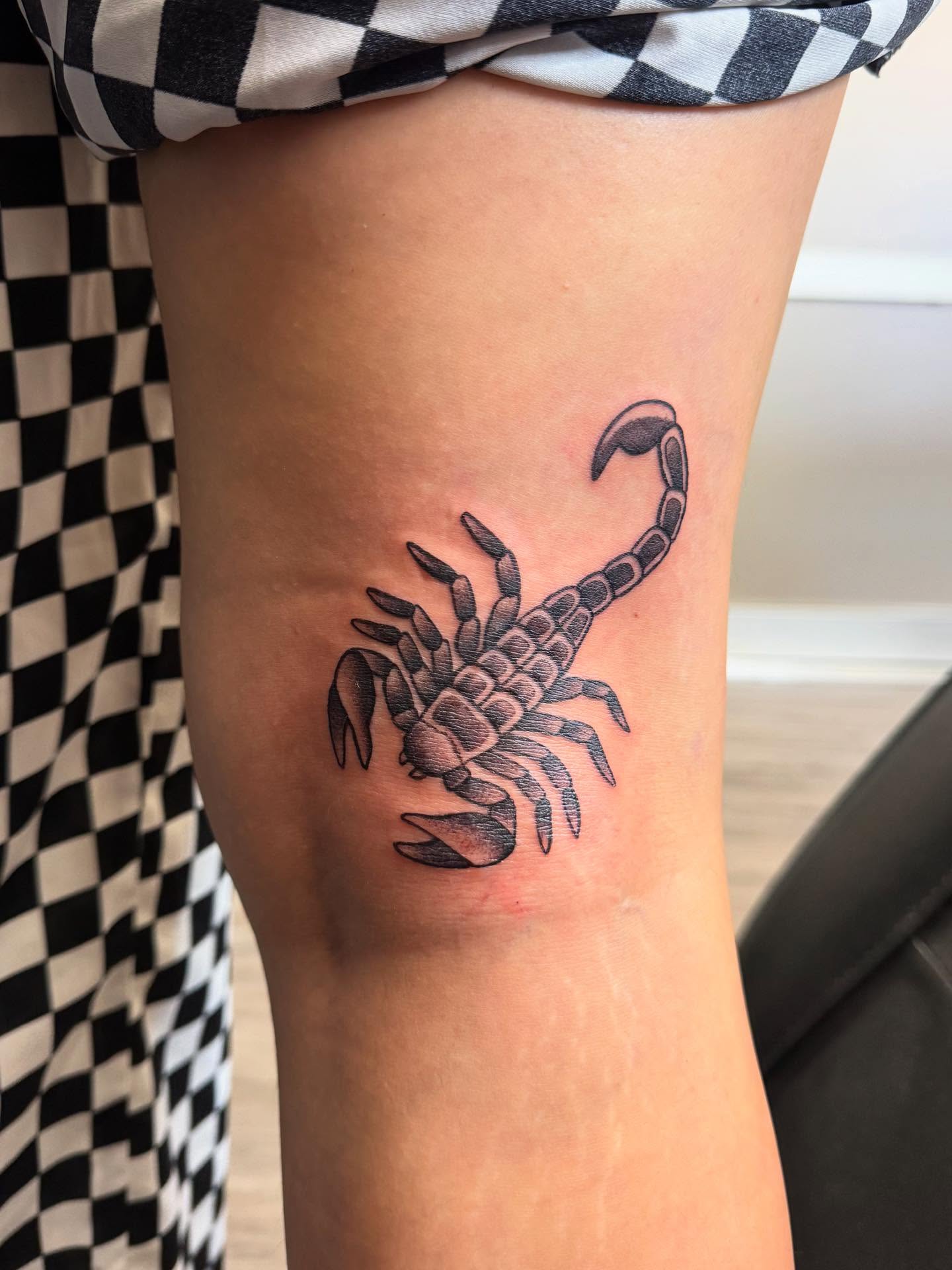 Scorpion black and grey tattoo on the thigh by Gladys L.