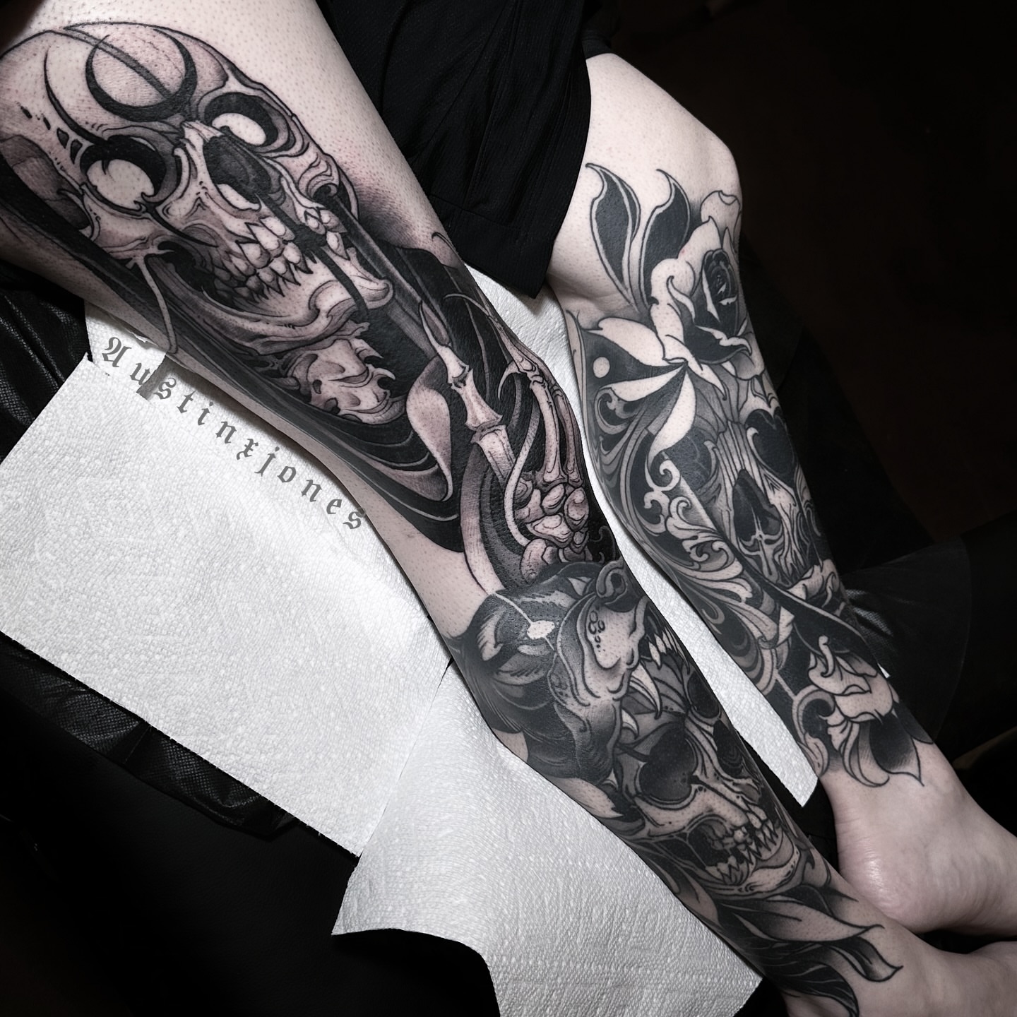 Skull and floral realism tattoo on the forearm by 👻✦ 🅐🅤🅢🅣🅘🅝🅧🅙🅞🅝🅔🅢 ✦👻