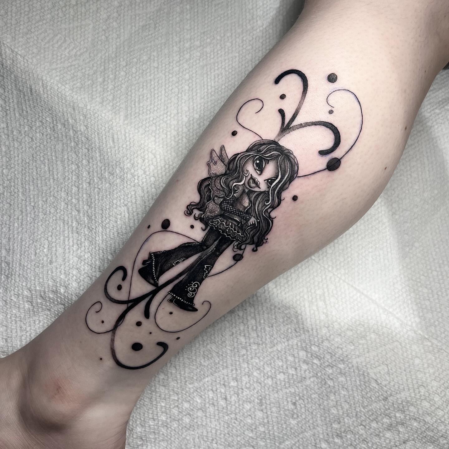 Tattoo by @aurtattoos — black_and_grey