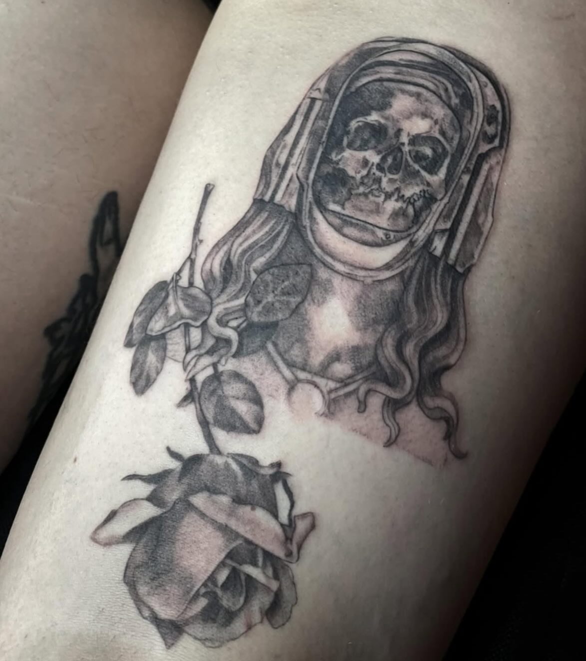 Skeleton nun with roses realism tattoo on the thigh by Jamie Draven 🐺