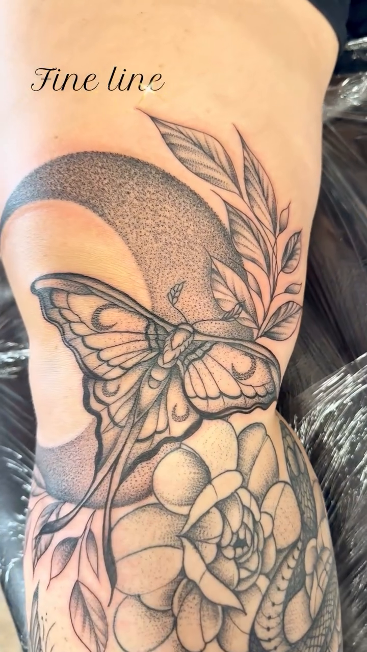 Butterfly and flowers fine line tattoo by ๐๐ช๐ฝ๐ฑ๐ ๐๐ฒ๐ป๐ต ๐ฃ๐ช๐ฝ๐ฝ๐ธ๐ธ
