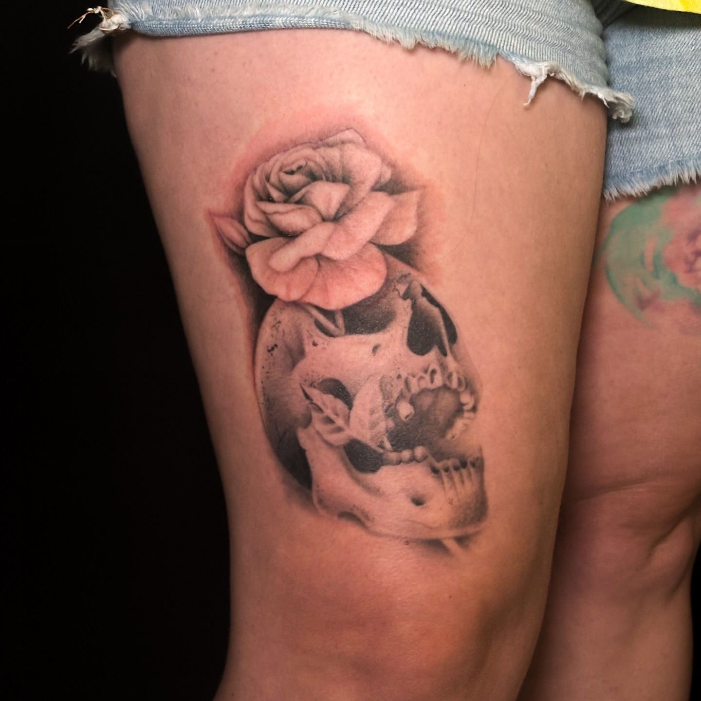 Skull and rose realism tattoo on the thigh by Sarah Sacco