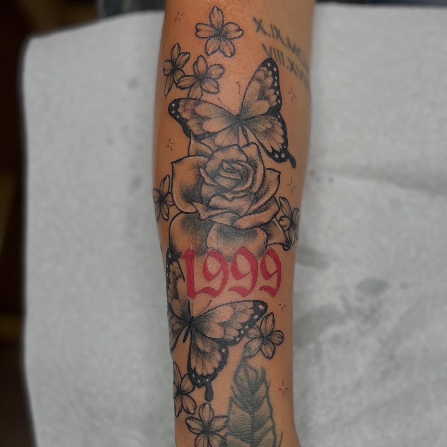 Tattoo by @jesscorinnetattoo — black_and_grey