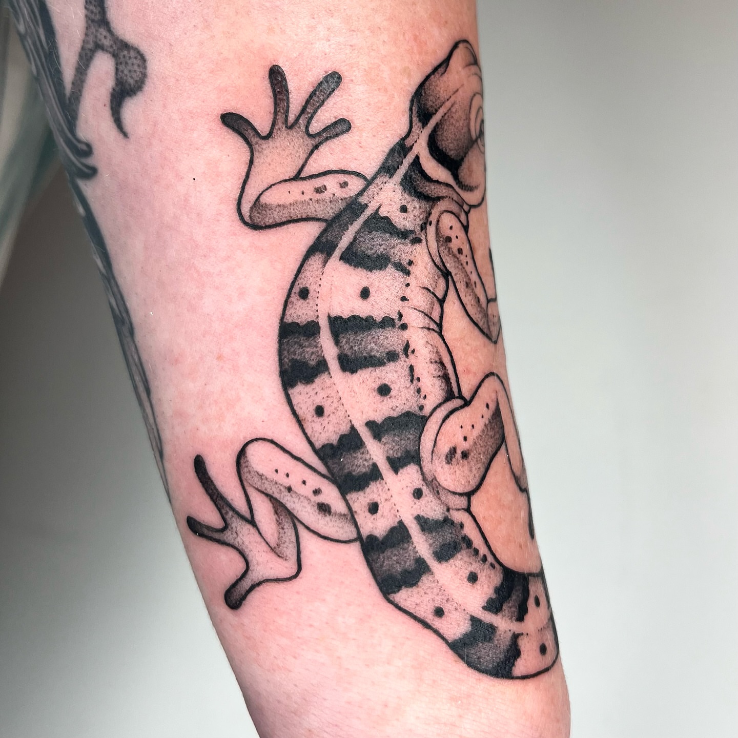 Tattoo by @carlavtattoos β dotwork