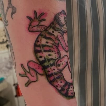 Tattoo by @carlavtattoos β dotwork