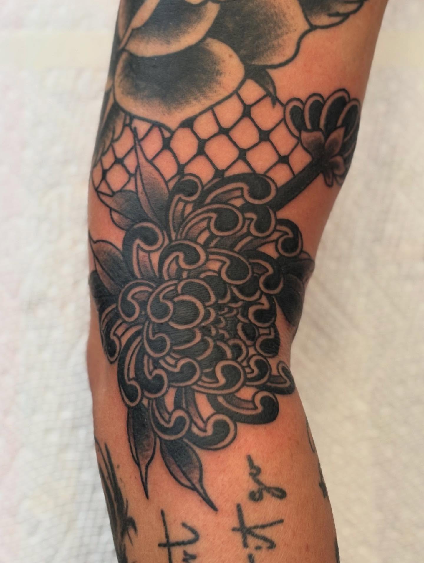 Tattoo by @aleenahkentattoo — black_and_grey