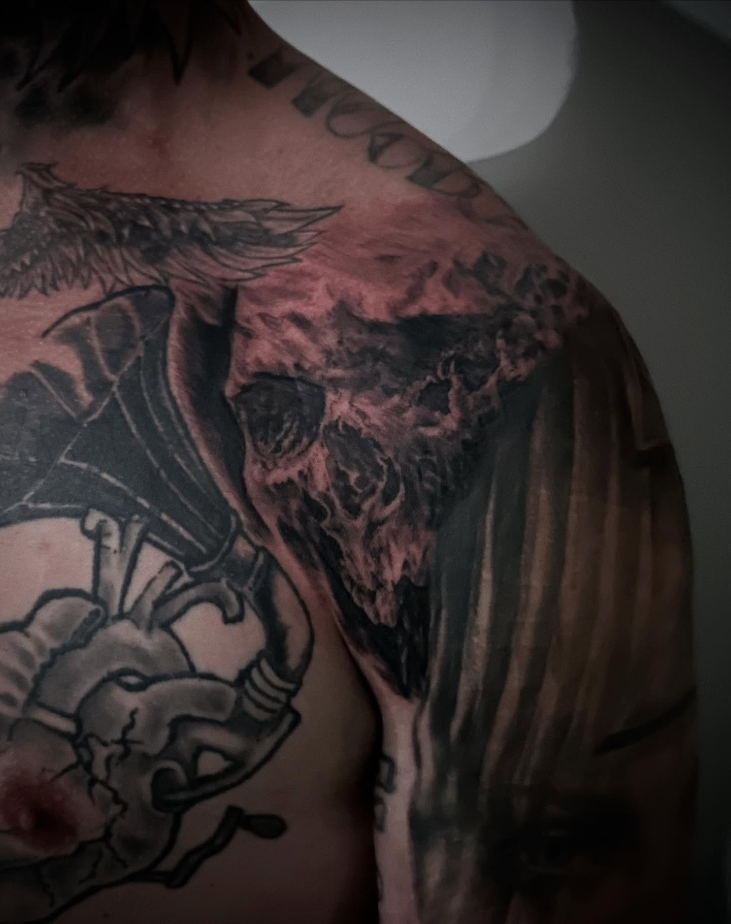 Skull and mechanical heart realism tattoo on the chest by Neil5one3