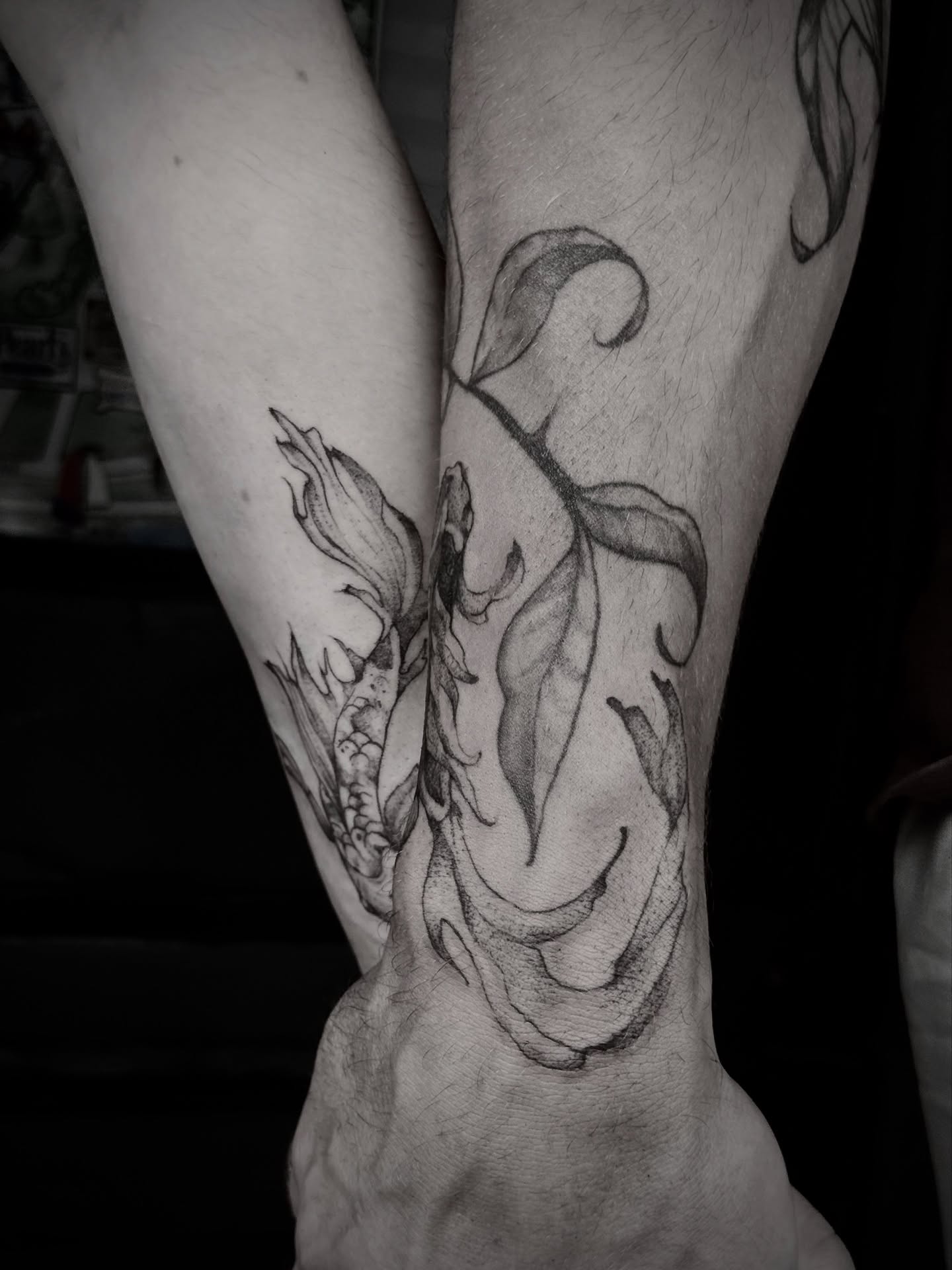 Floral vine realism tattoo on the forearm by 𝙹𝙰𝚉𝚉 𝙲𝙷𝙰𝙾