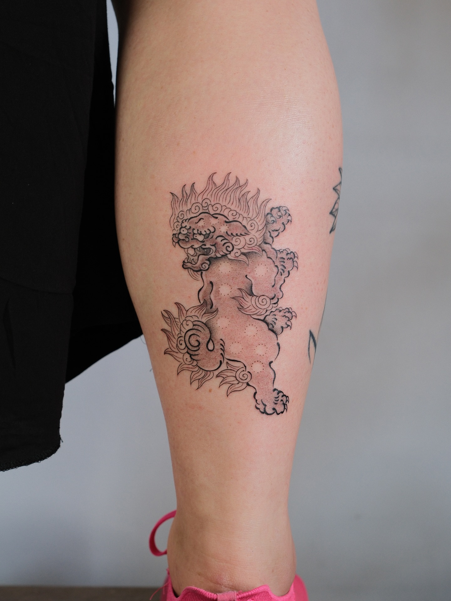 Tattoo by @wonkycube — black_and_grey