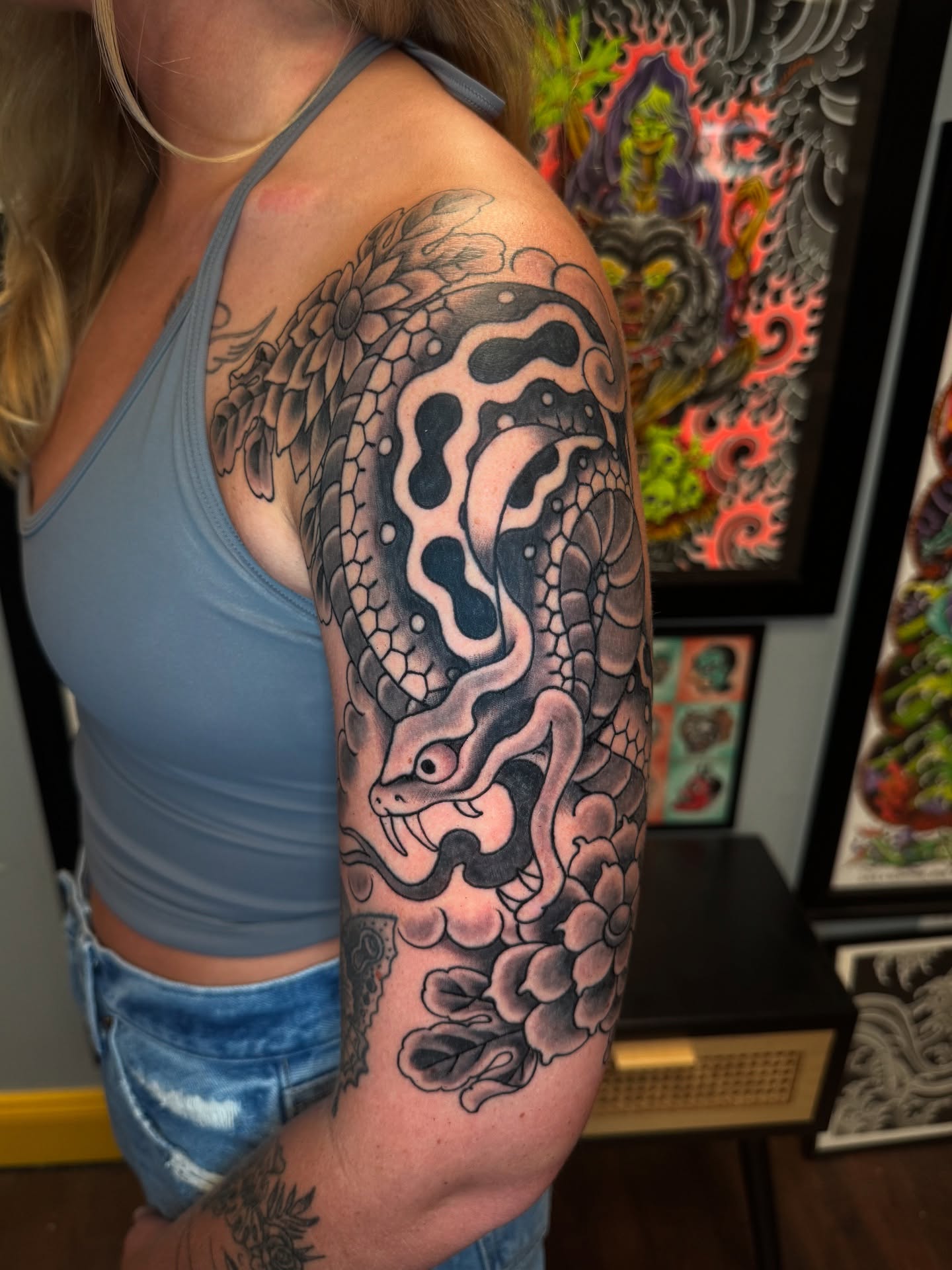Snake and peony japanese irezumi tattoo on the upper arm by Leif Hansen