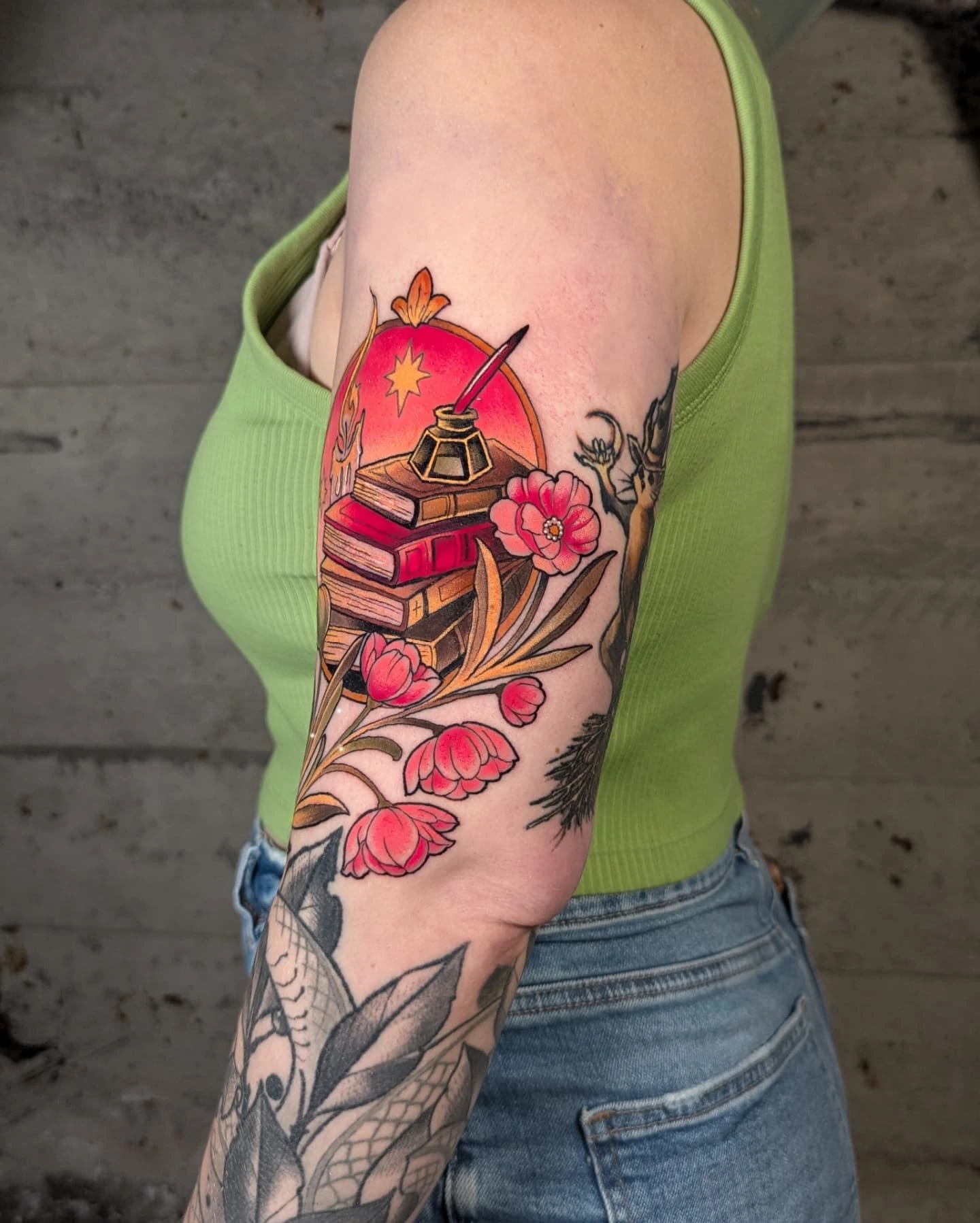 Tattoo by @evey.lp — american_traditional, dotwork