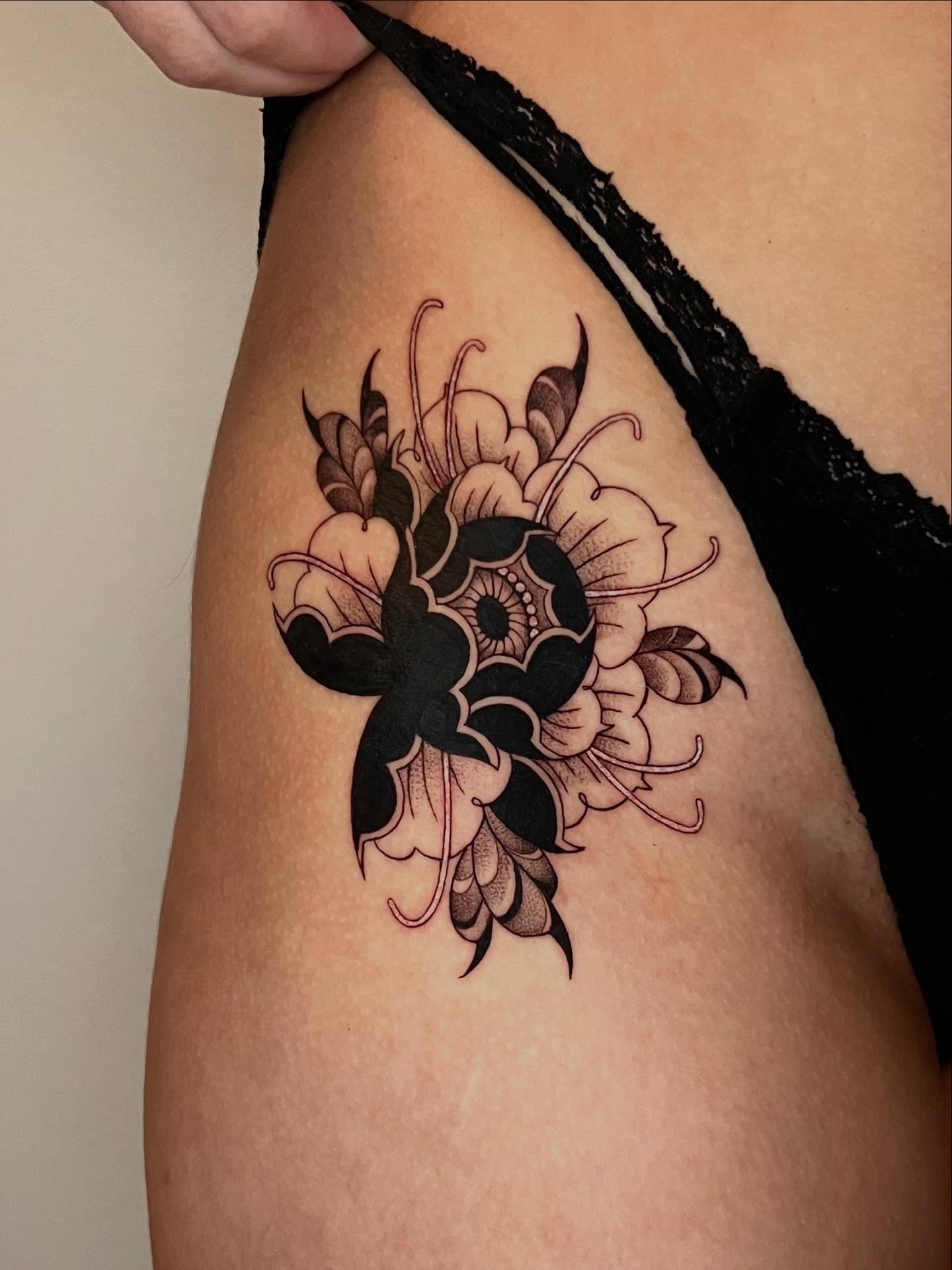 Floral bouquet black and grey tattoo on the thigh by AJ π°π· LA tattoo