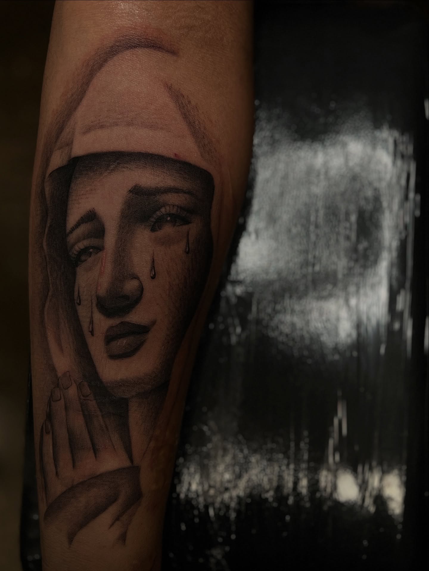 Weeping woman realism tattoo on the forearm by @divineink_nyc