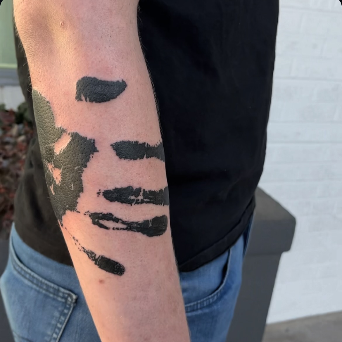 Brush strokes black and grey tattoo on the forearm by β¨ ππ π₯π ππππ₯π β¨Tattoo Studio