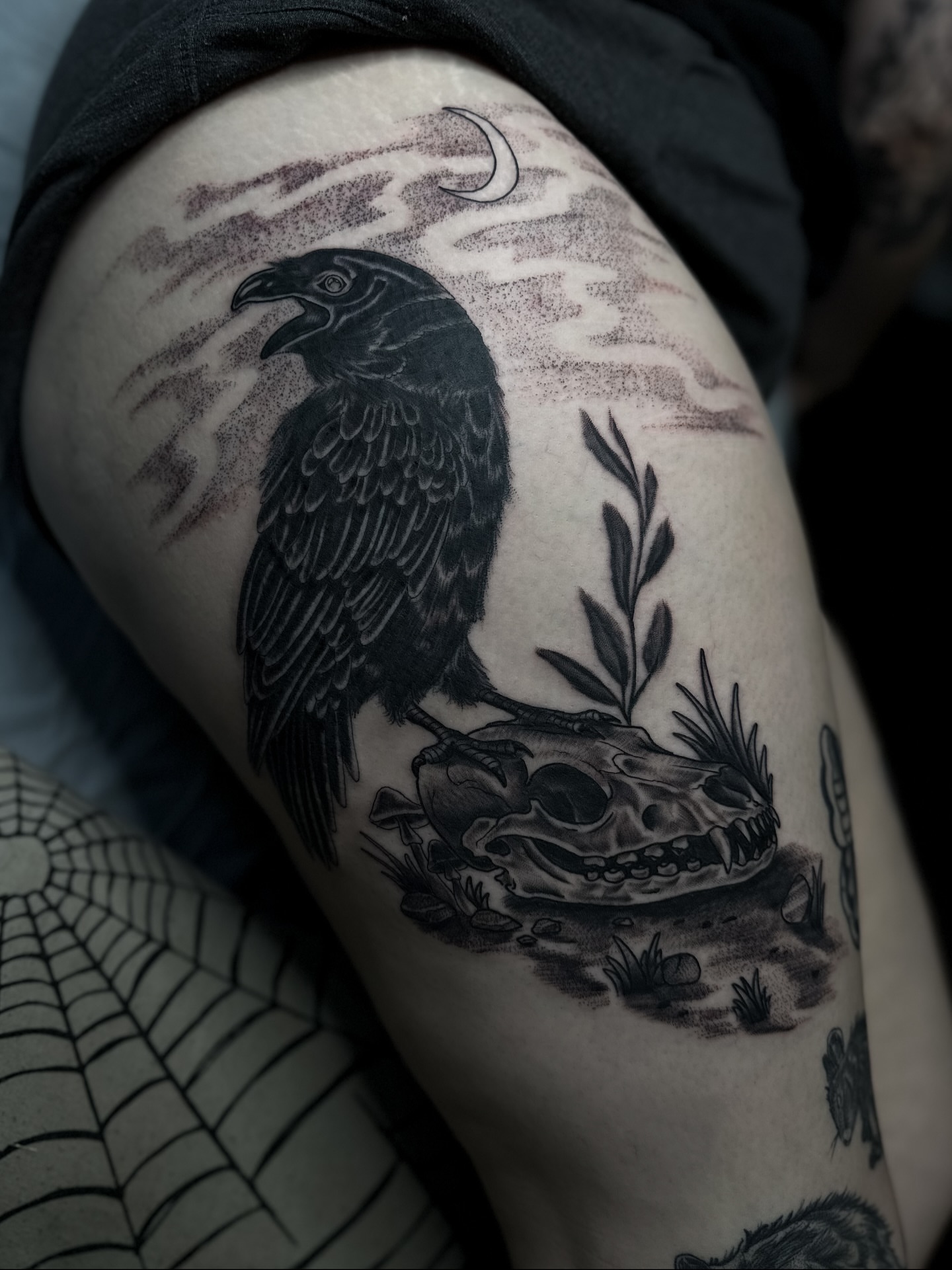 Raven and skull dotwork tattoo on the thigh by แดแด ๐ฎ๐ท ๐ฆ๐ซ