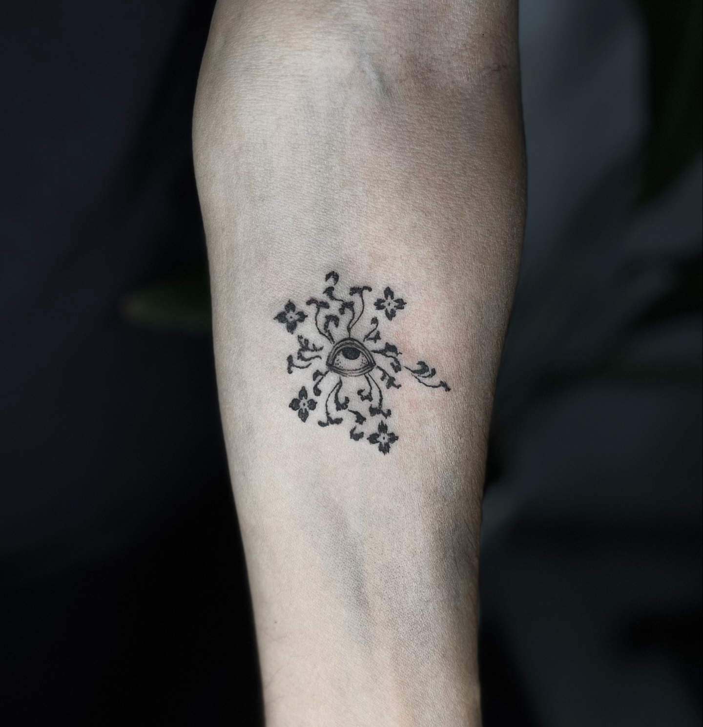 Tattoo by @sautattooo — black_and_grey