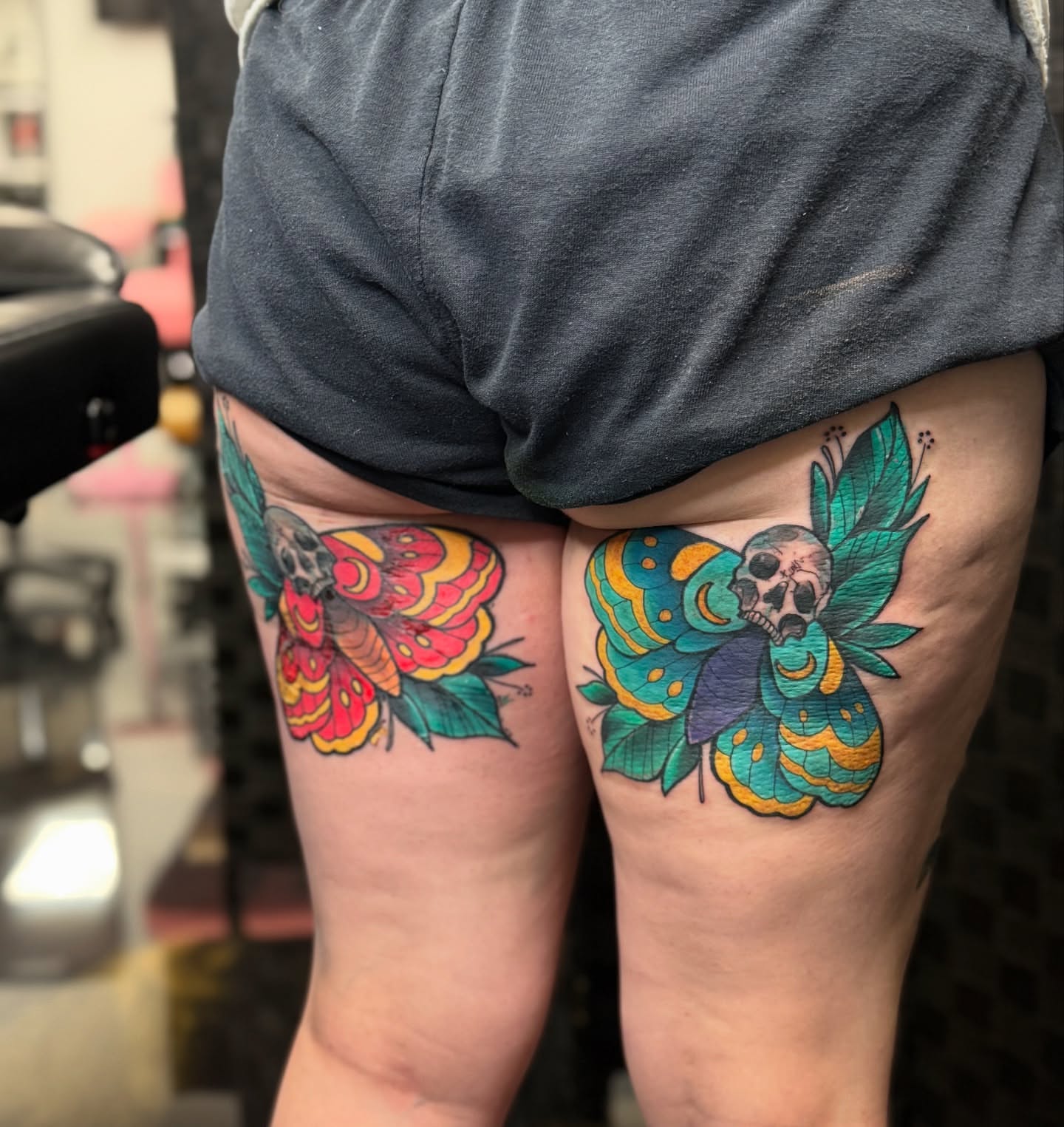 Butterfly and skull American traditional tattoo on the thigh by ♡ 𝒜𝓂𝒾𝓃𝒶 𝐵𝒽𝒶𝓉𝓉𝒾 ♡