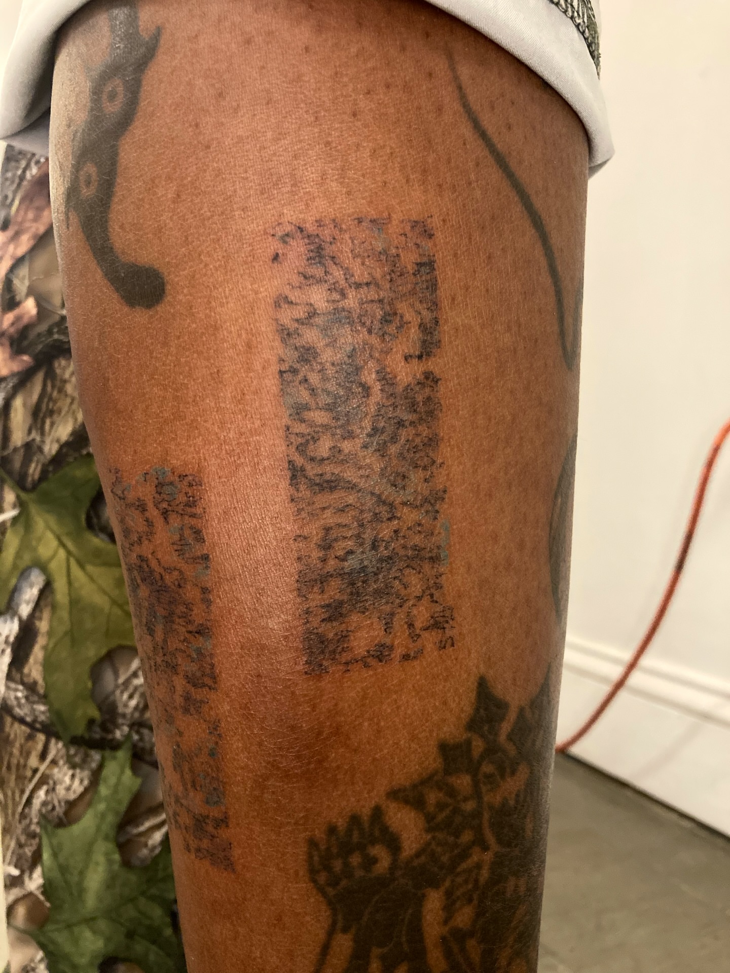 Abstract pattern dotwork tattoo on the leg by 잡초