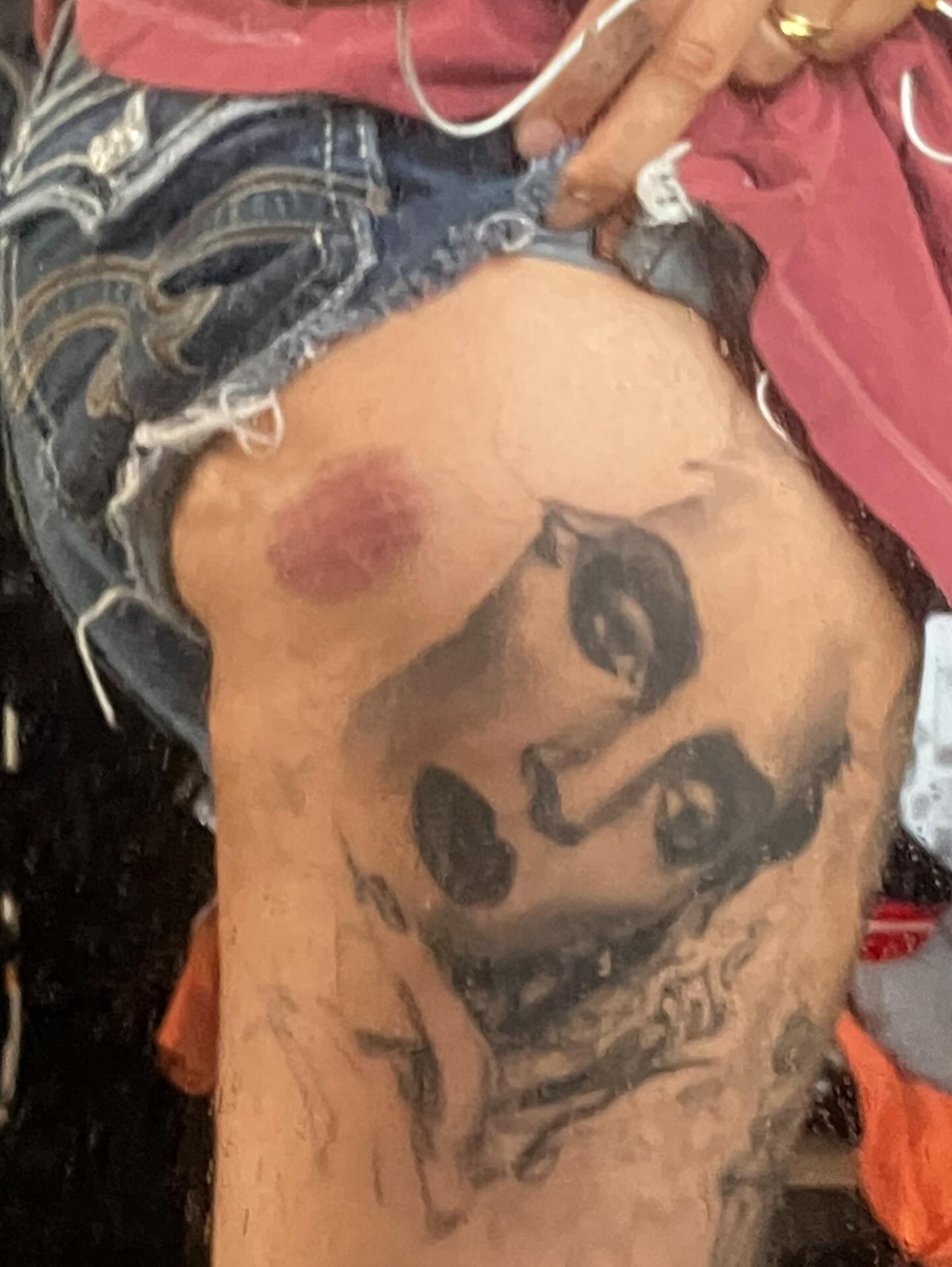 Abstract design black and grey tattoo on the thigh by laura bianca
