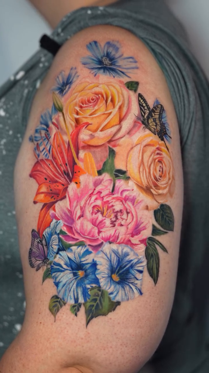 Floral arrangement neo-traditional tattoo by Henry
