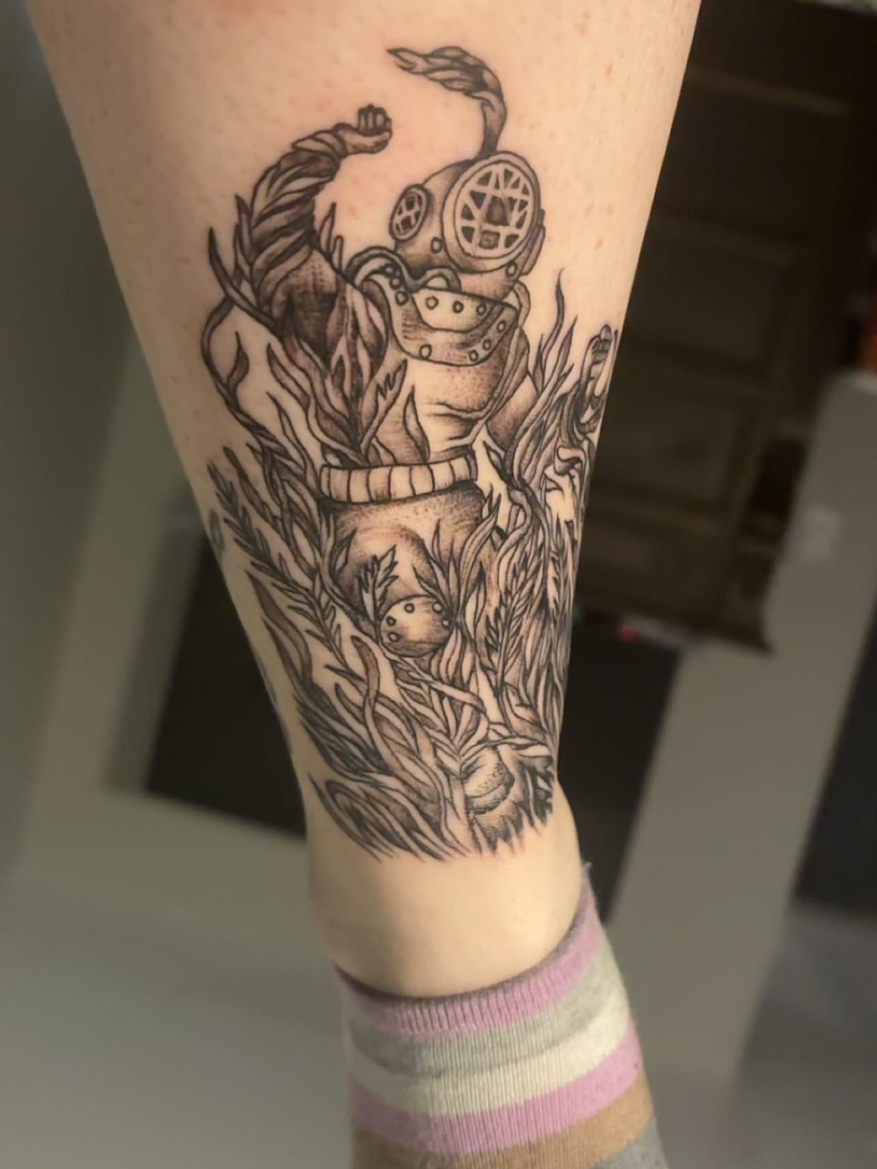 Diver in seaweed black and grey tattoo on the forearm by Sonia vidal