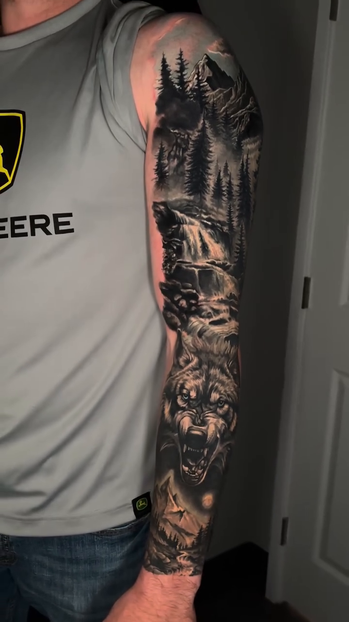 Wolf and mountain landscape realism tattoo by 🦇𝖀𝖙𝖆𝖍🦇, Las Vegas, Nevada