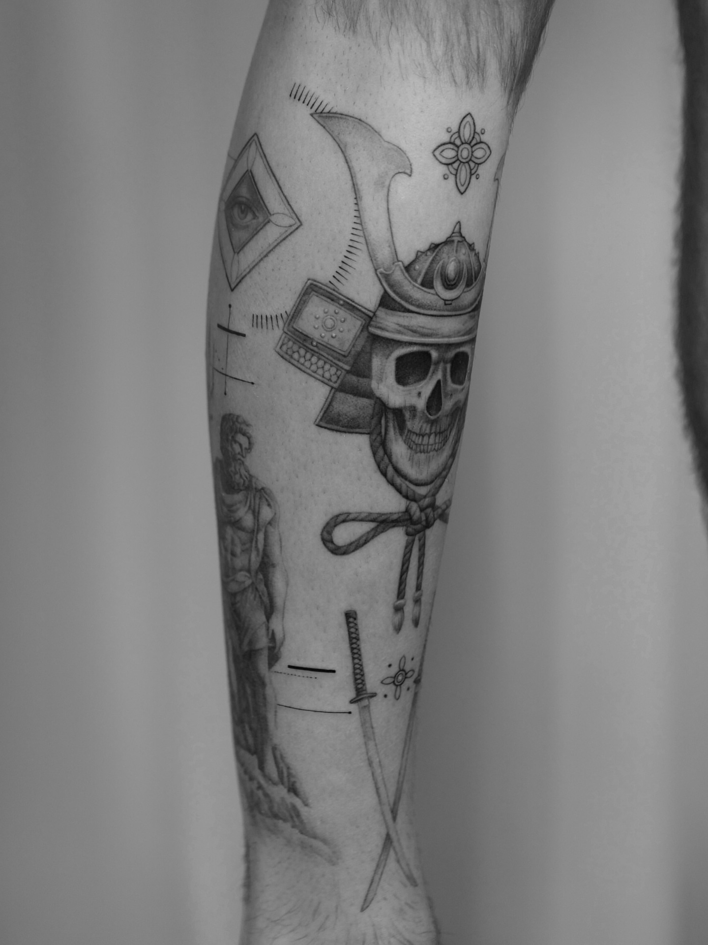 Skull with hat black and grey tattoo on the forearm by Ray Quinday