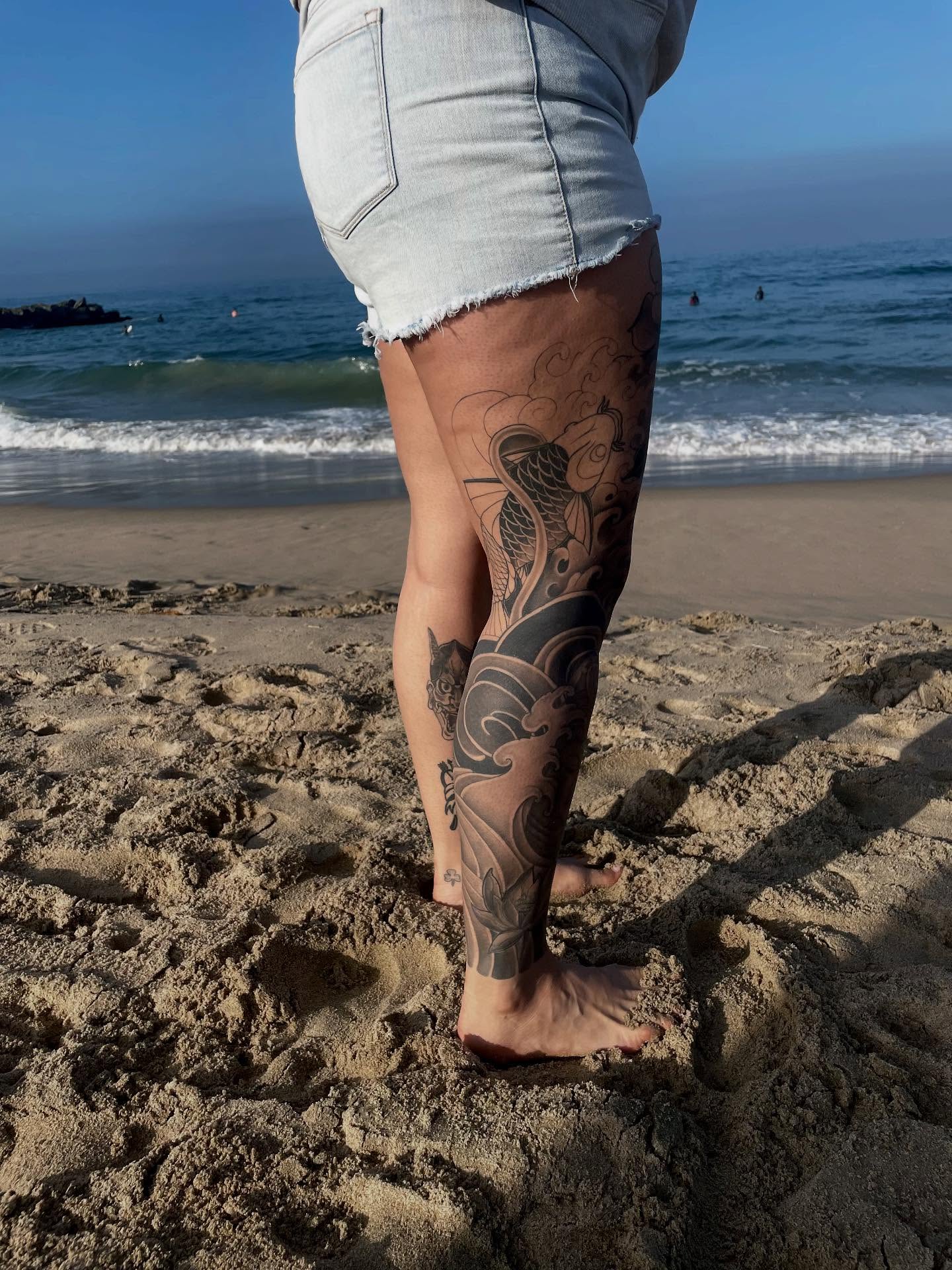 Koi fish japanese irezumi tattoo on the leg by Daniel Gutierrez