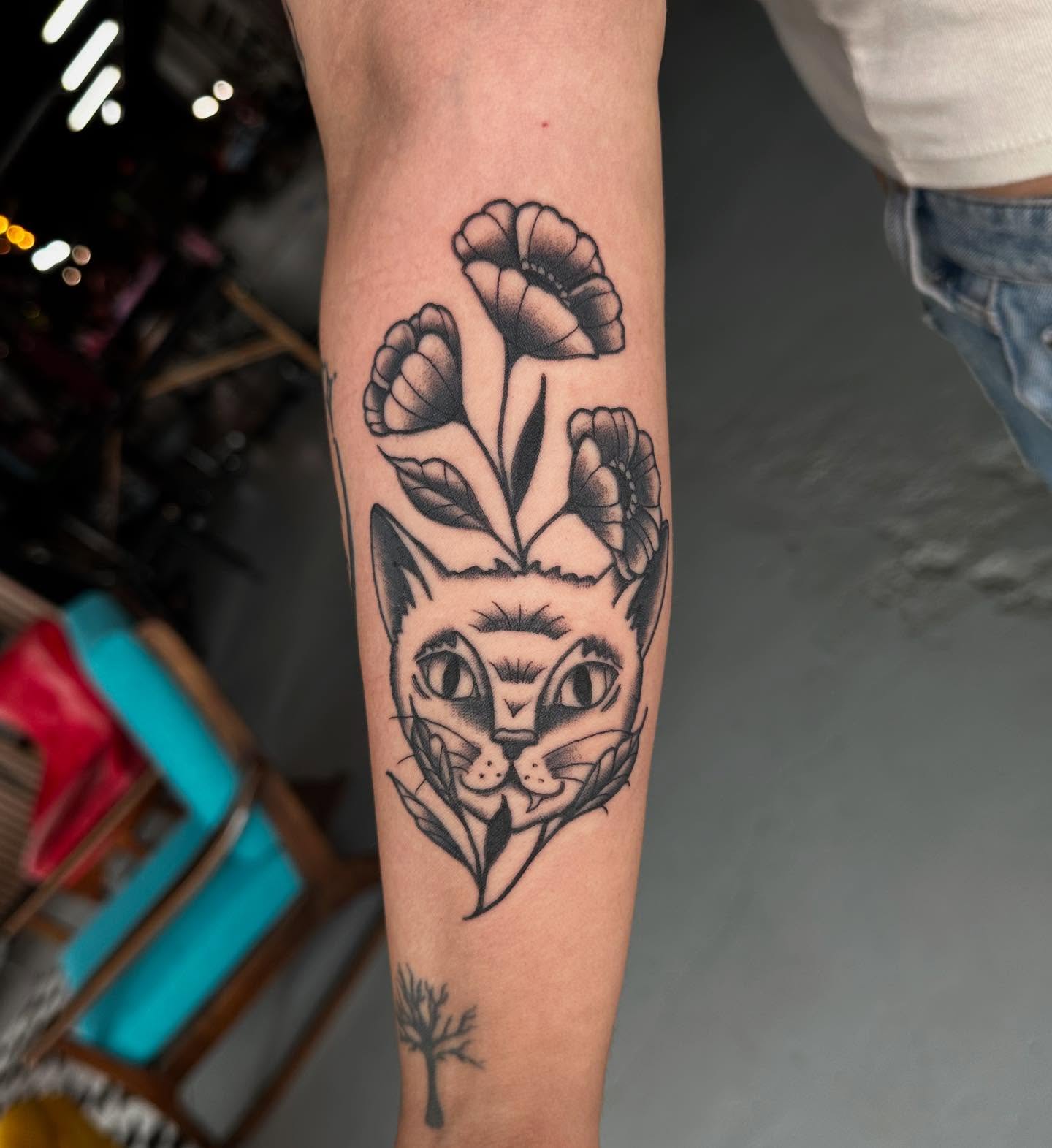 Tattoo by @hannahmoon.tattoos — black_and_grey