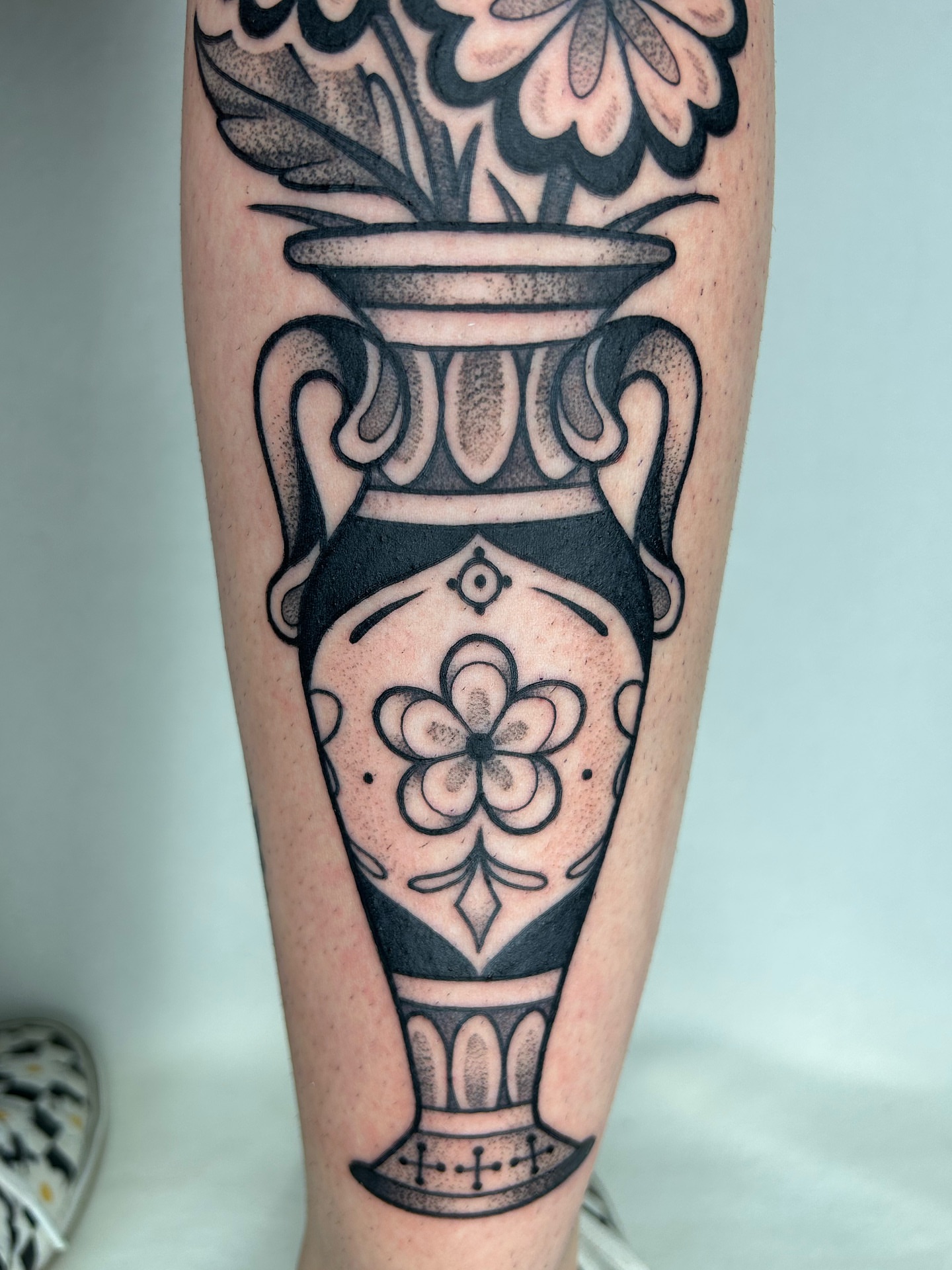 Tattoo by @cicadanymph — black_and_grey