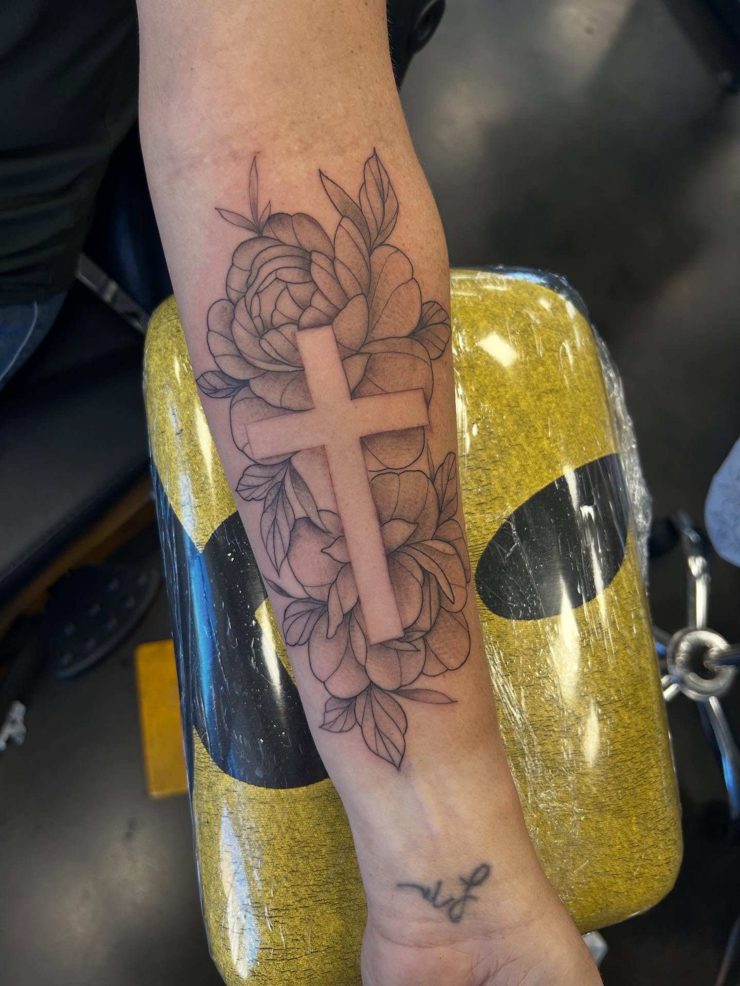 Tattoo by @samibattle — black_and_grey