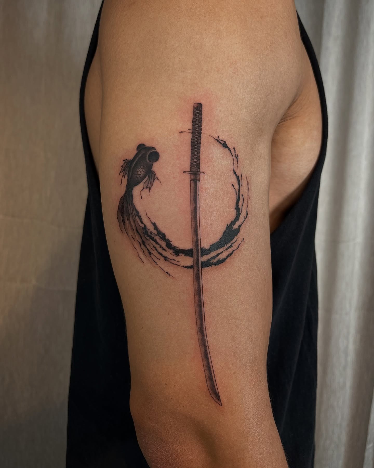 Tattoo by @kallo_tt — black_and_grey, minimalist