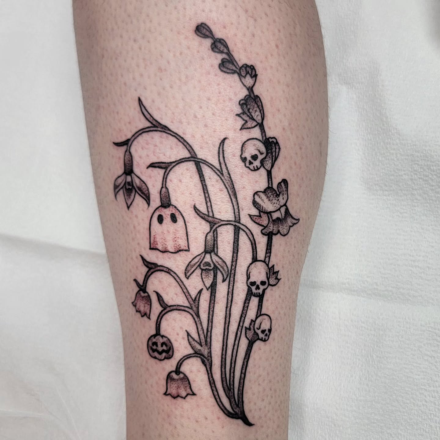 Tattoo by @lizz_zee — black_and_grey