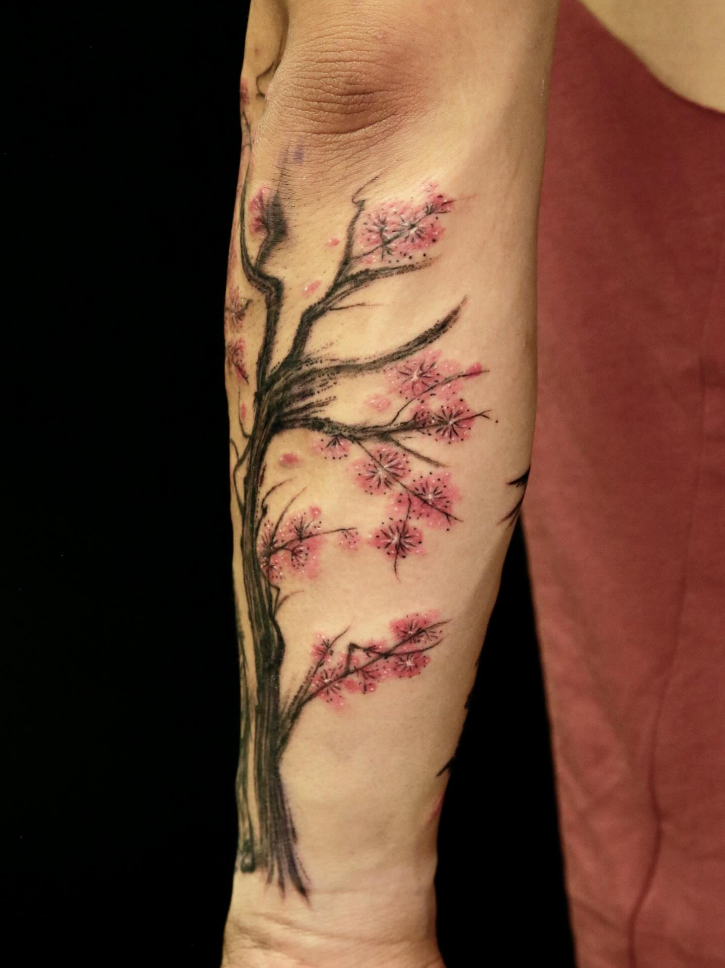 Tattoo by @echo.tattoos — dotwork, realism