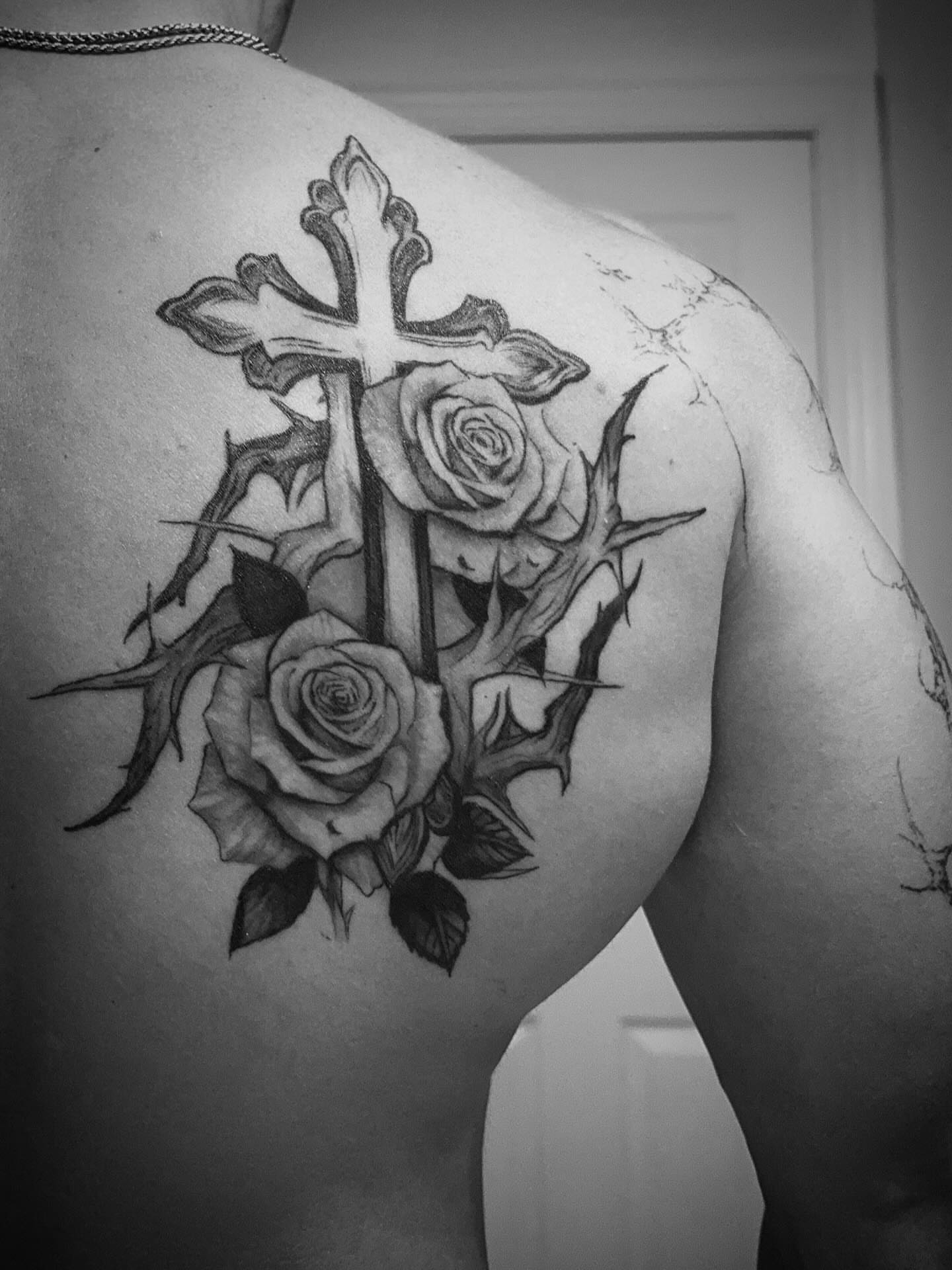 Cross and roses realism tattoo on the back by Julian Olson