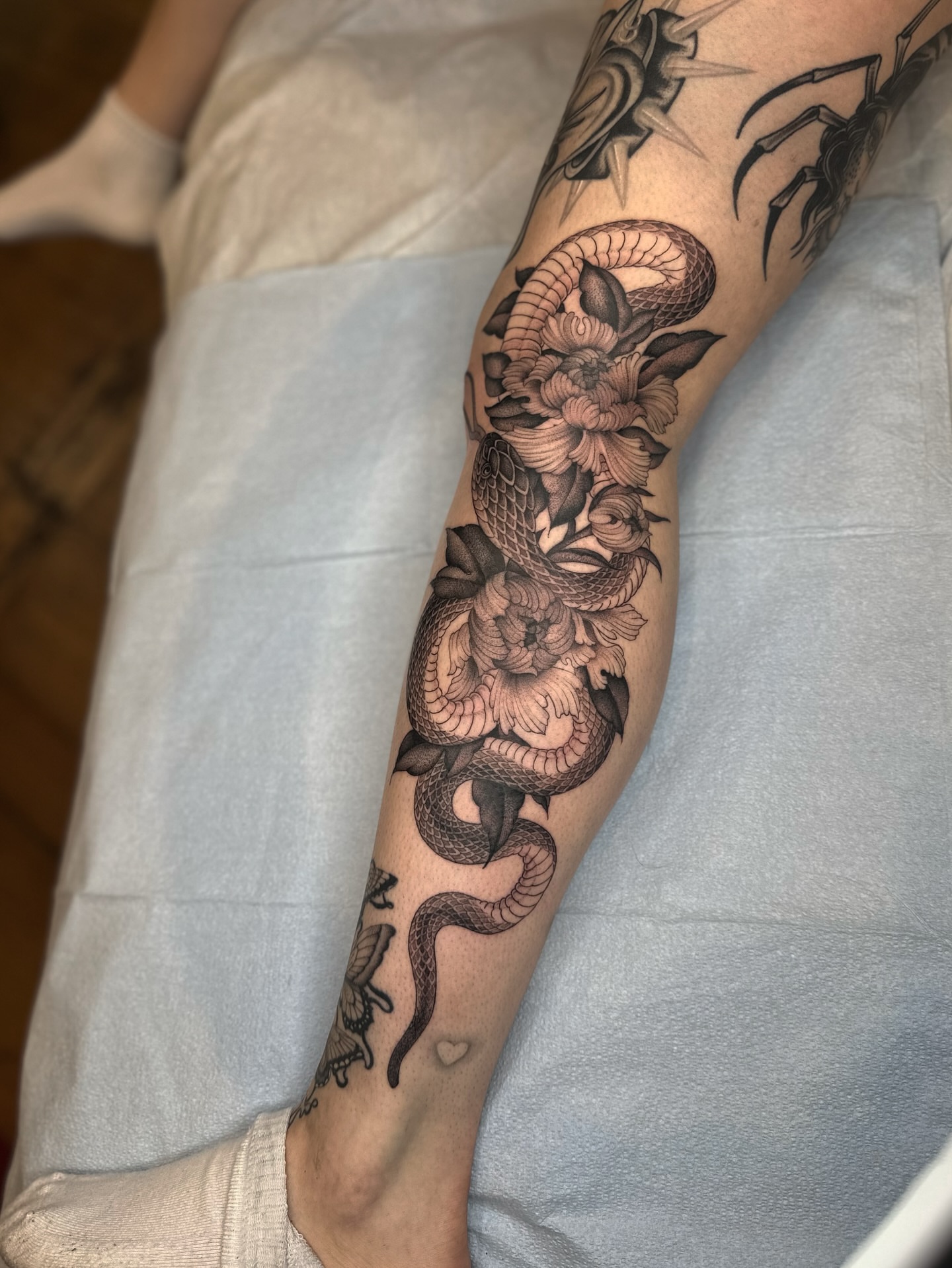 Tattoo by @adriannastabs — black_and_grey