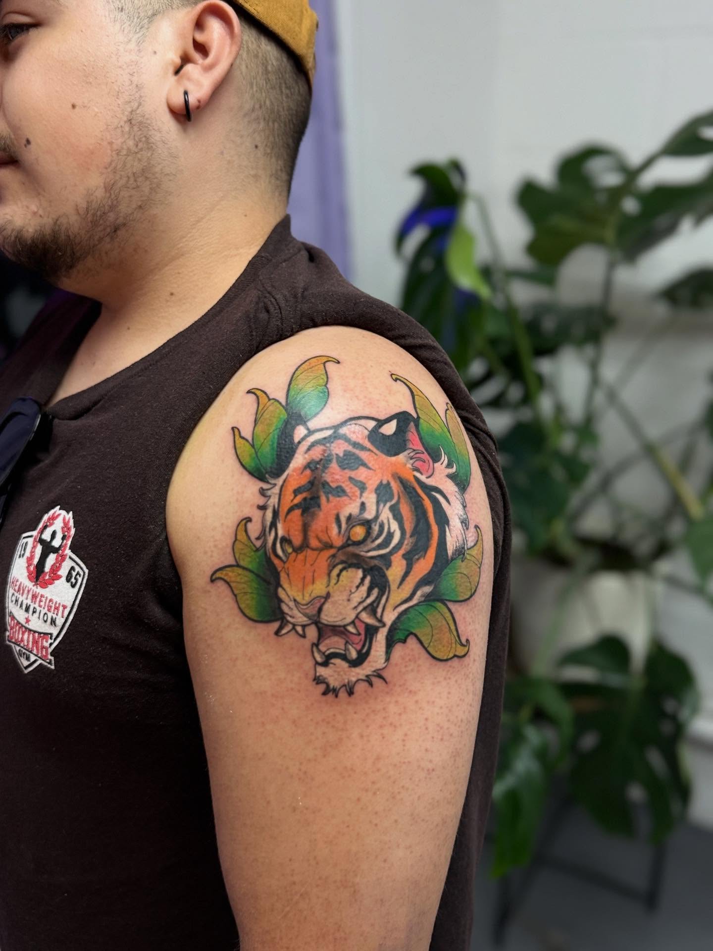 Tiger American traditional tattoo on the shoulder by dotMX