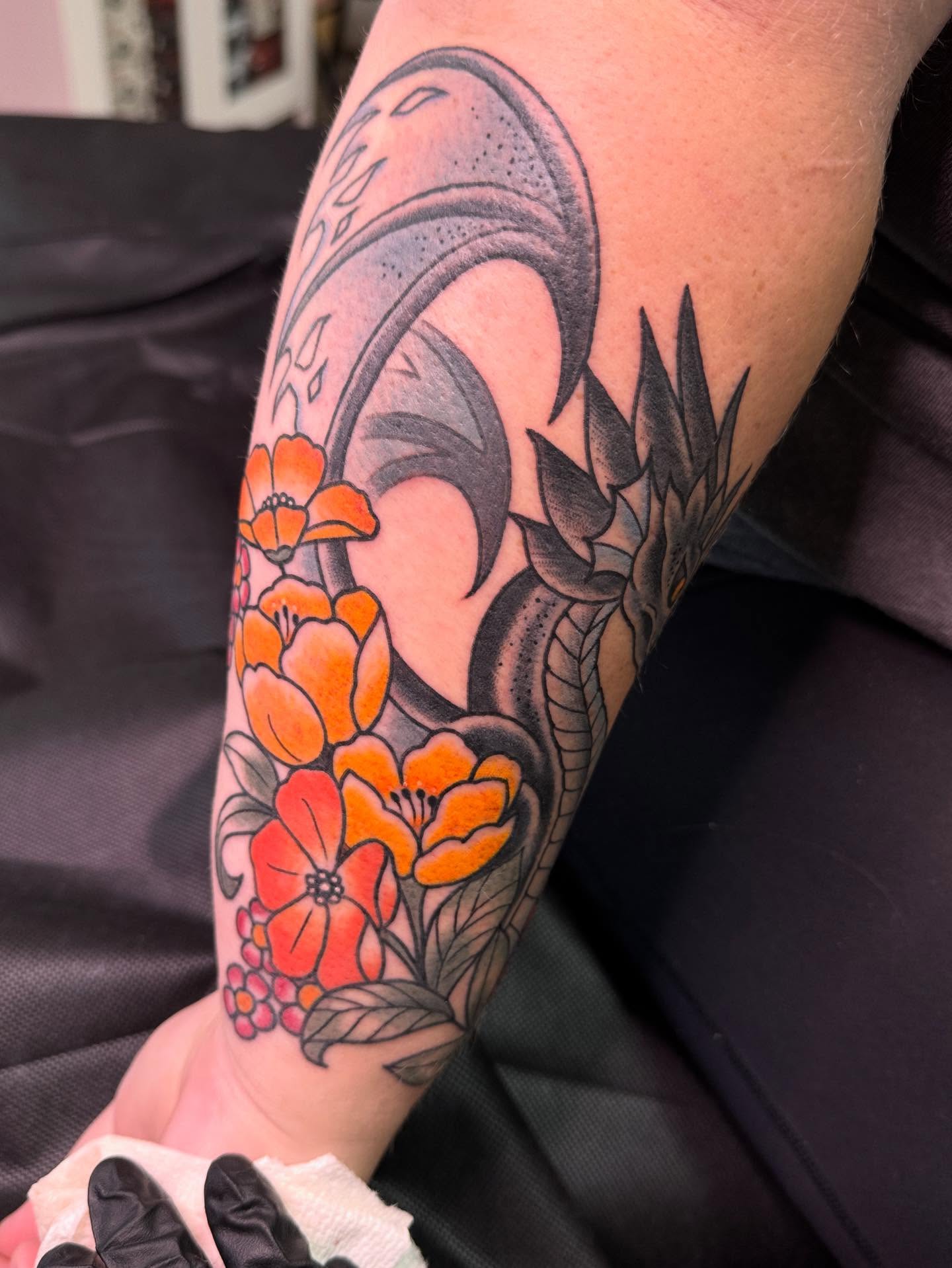 Tattoo by @tannistattoos — dotwork, new_school