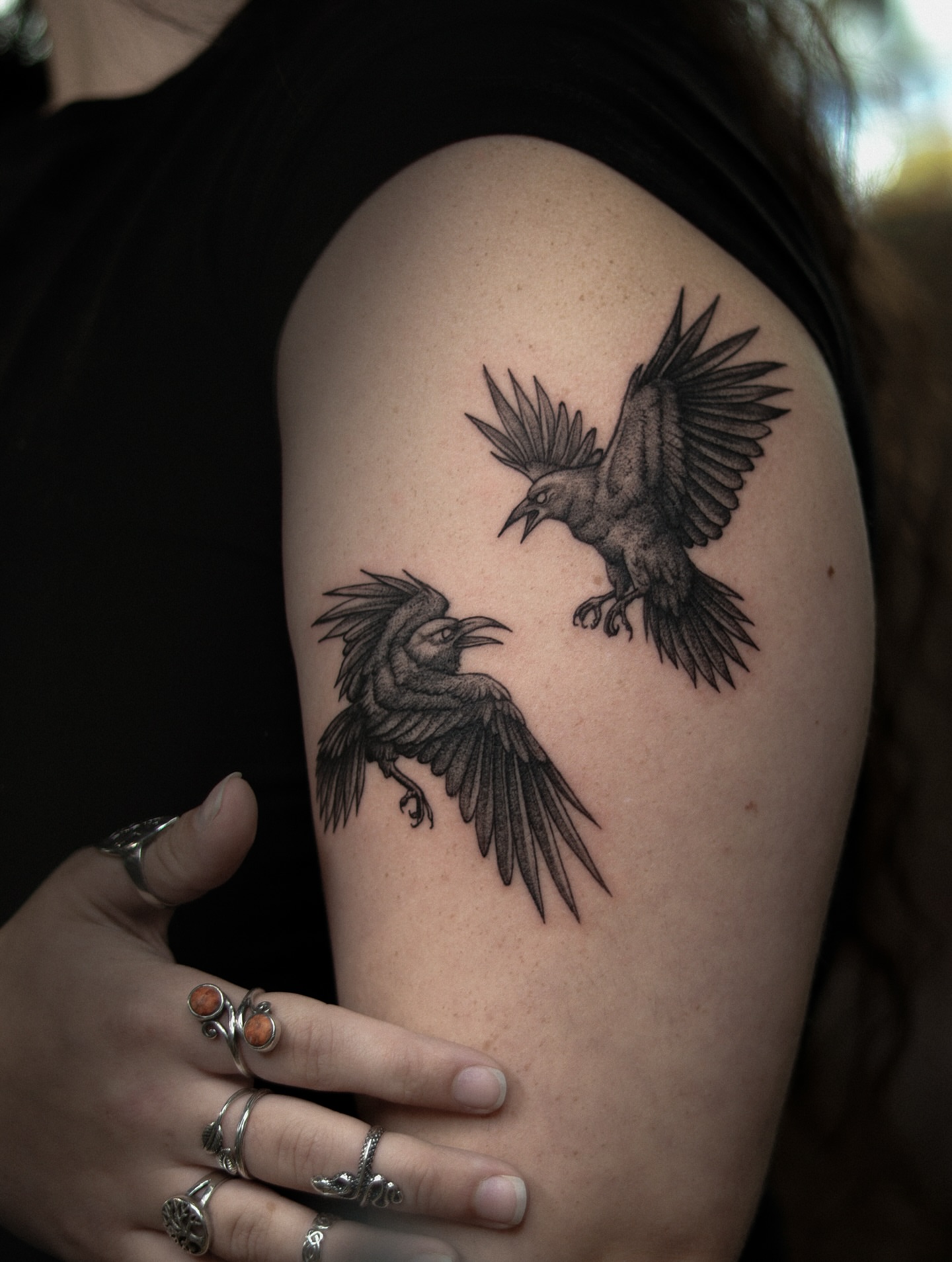 Birds black and grey tattoo on the shoulder by Arthur Kossoski