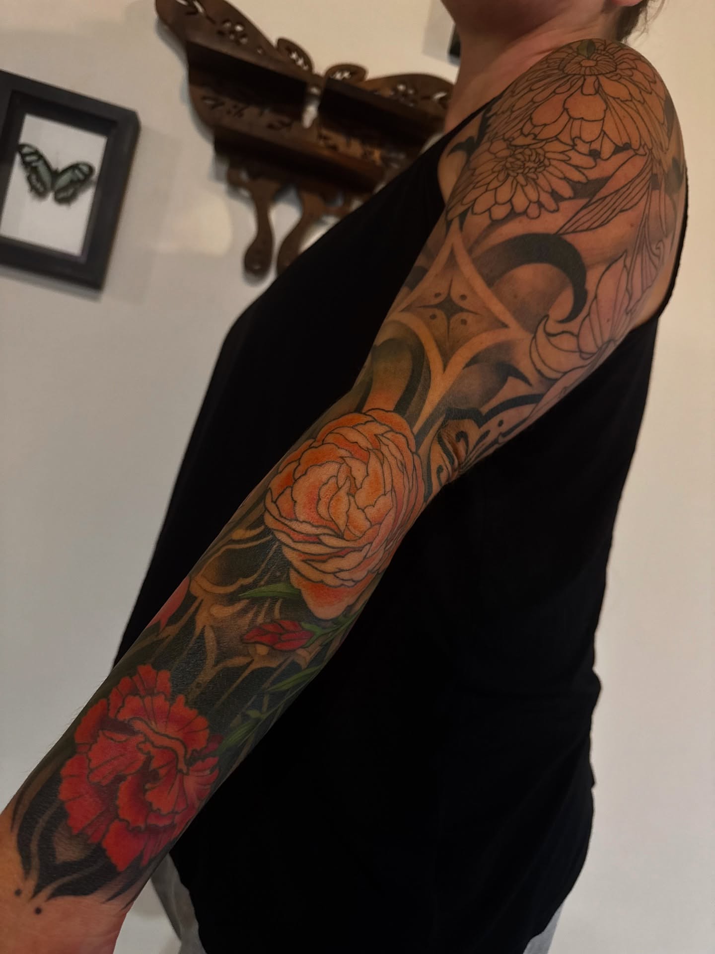Floral bouquet neo-traditional tattoo on the forearm by Mags🗡️