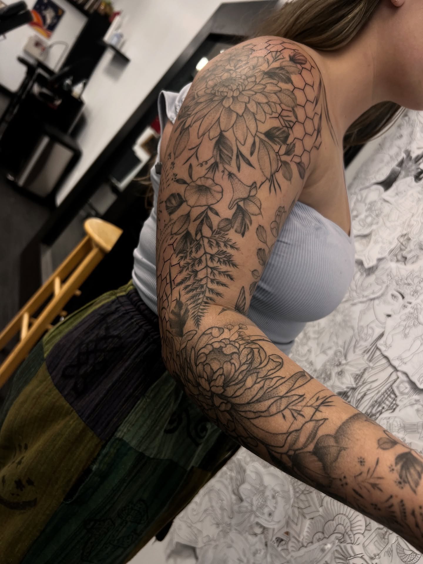 Floral bouquet black and grey tattoo on the upper arm by Chloe