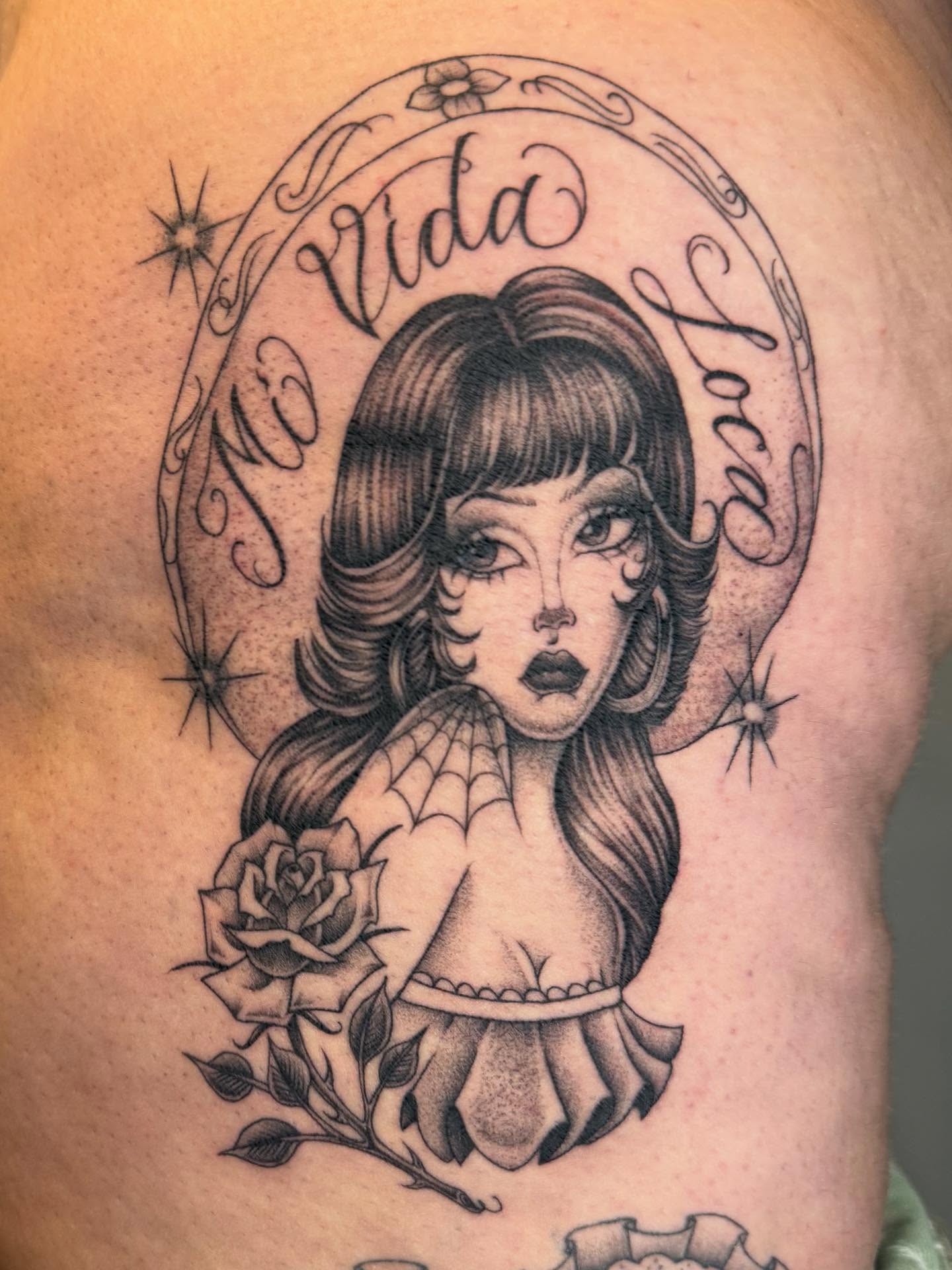 Woman with roses realism tattoo on the shoulder by dinah
