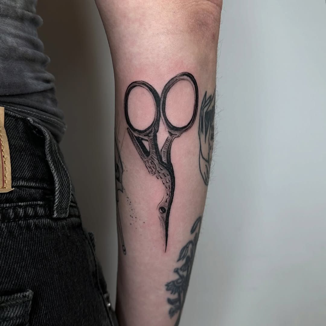 Embroidery scissors minimalist tattoo on the forearm by reid - tattoo artist
